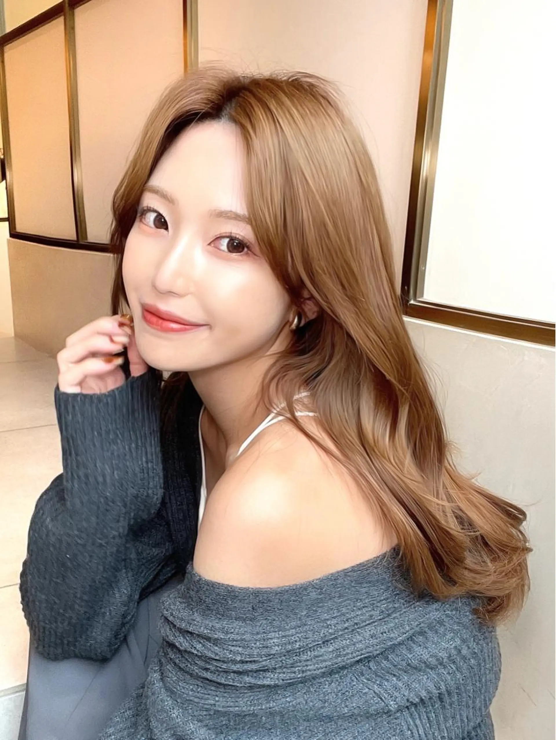 セミロング カラー パーマ アッシュ ベージュカラー 黒髪 ブリーチ ブルーカラー 顔周り特化/韓国ヘア /レイヤー/吉野幸大のヘアスタイル