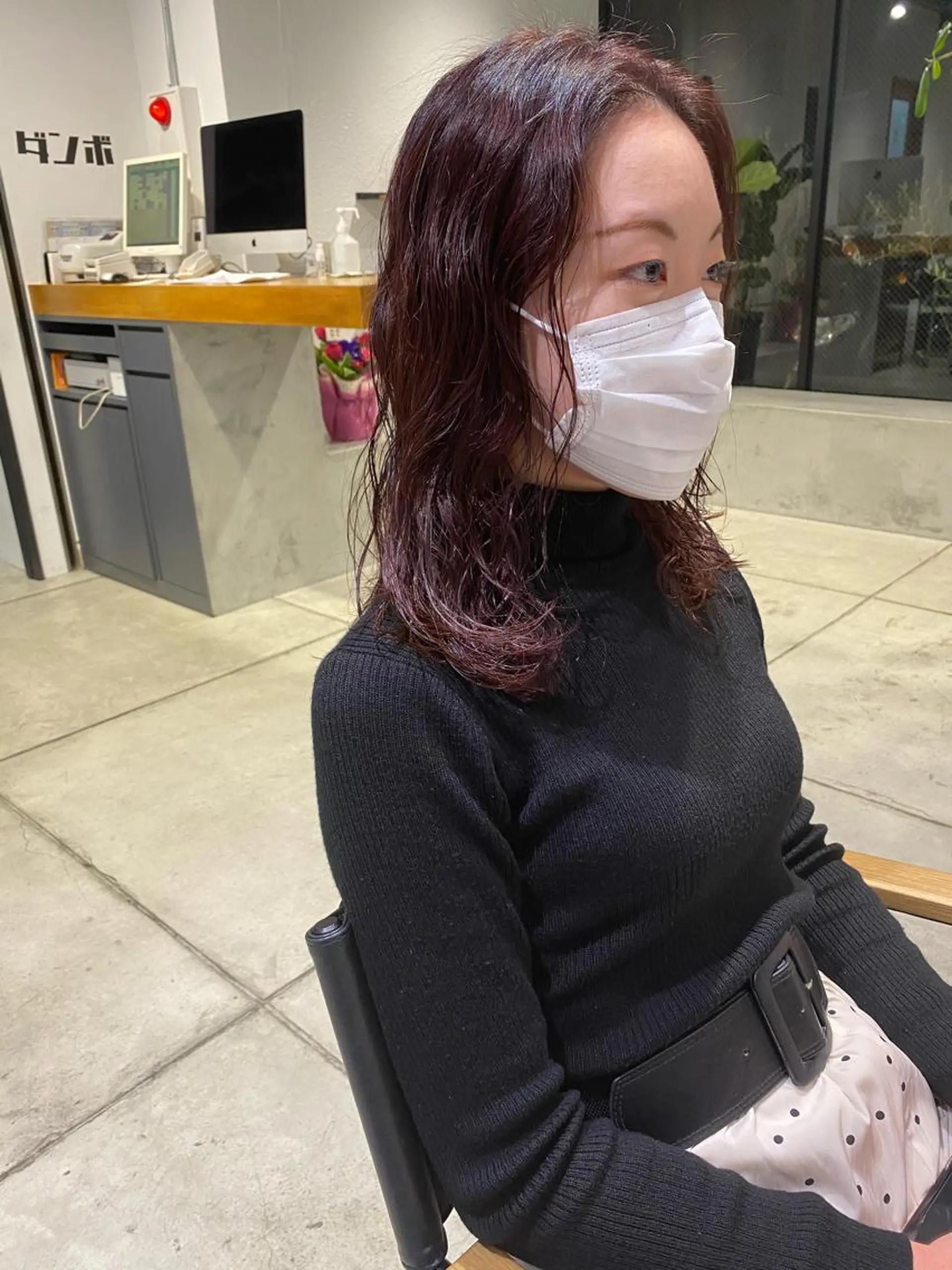 セミロング カラー パーマ ヘアアレンジ セミロングパーマ ピンクカラー ピンクパープル パープルカラー トリートメント パーマスタイル🔅 sayacaのヘアスタイル