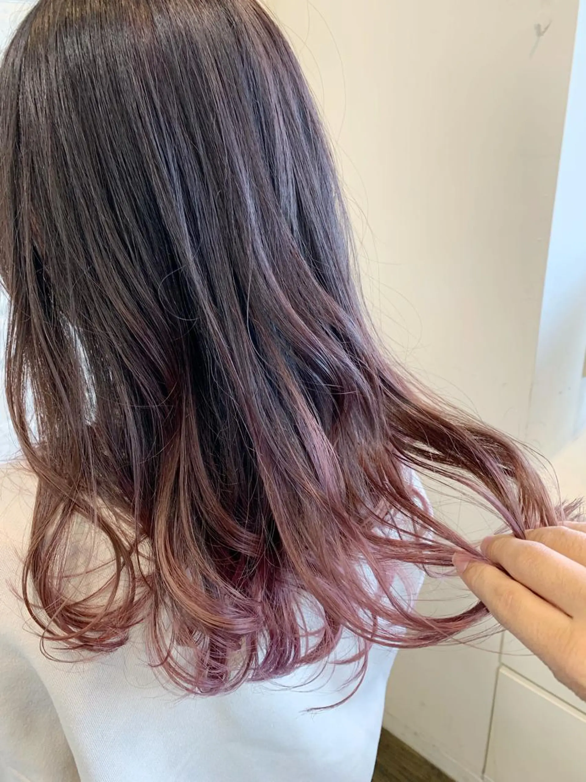 ミディアム カラー ヘアアレンジ ブリーチ グラデーションカラー ピンクカラー バイオレットカラー 🌿‬ ܸAir 透明感🌱西村知佳のヘアスタイル