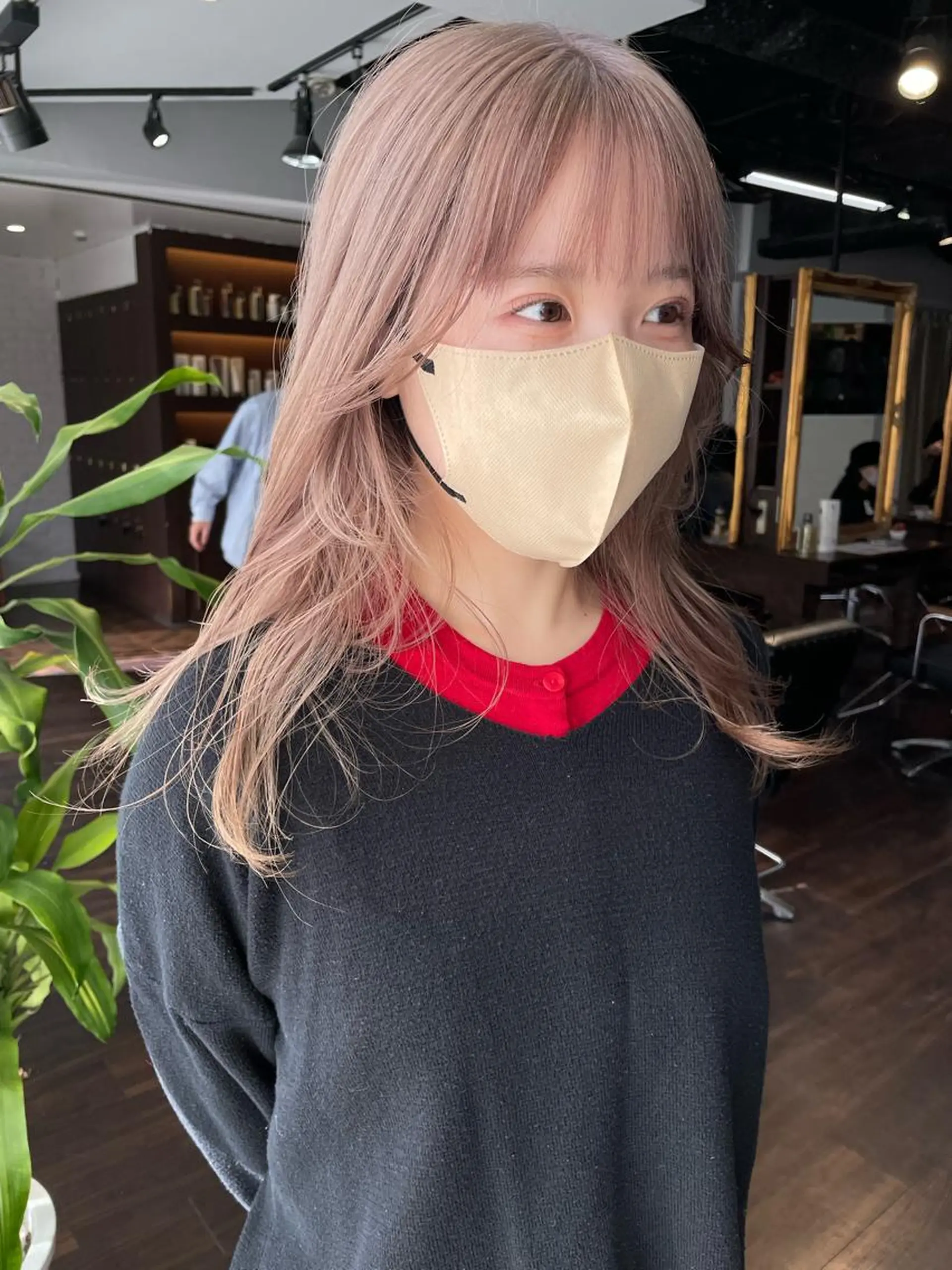 セミロング オカモト ミユウのヘアスタイル