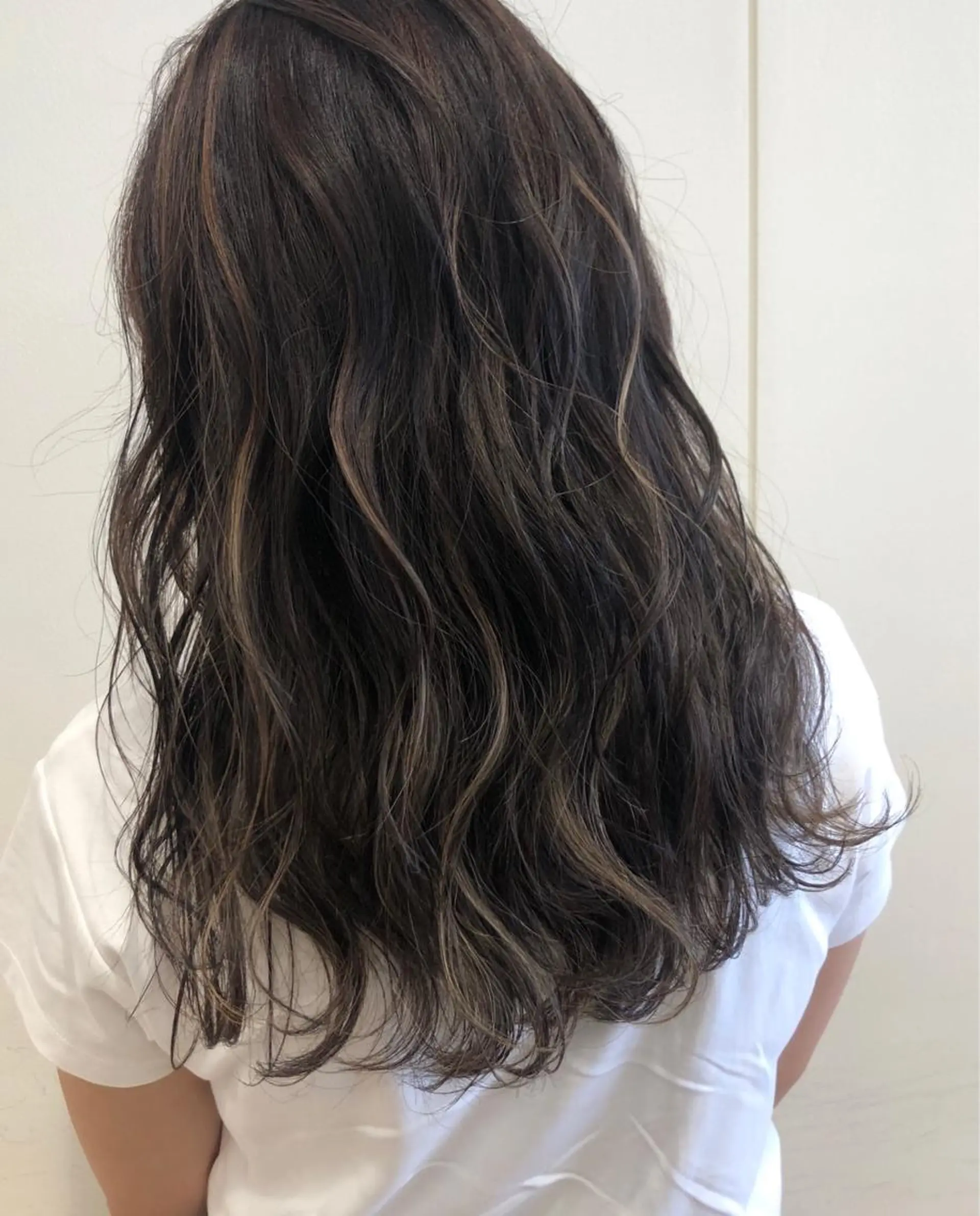 セミロング カラー KANAMI日暮里 韓国ヘア・メイクのヘアスタイル