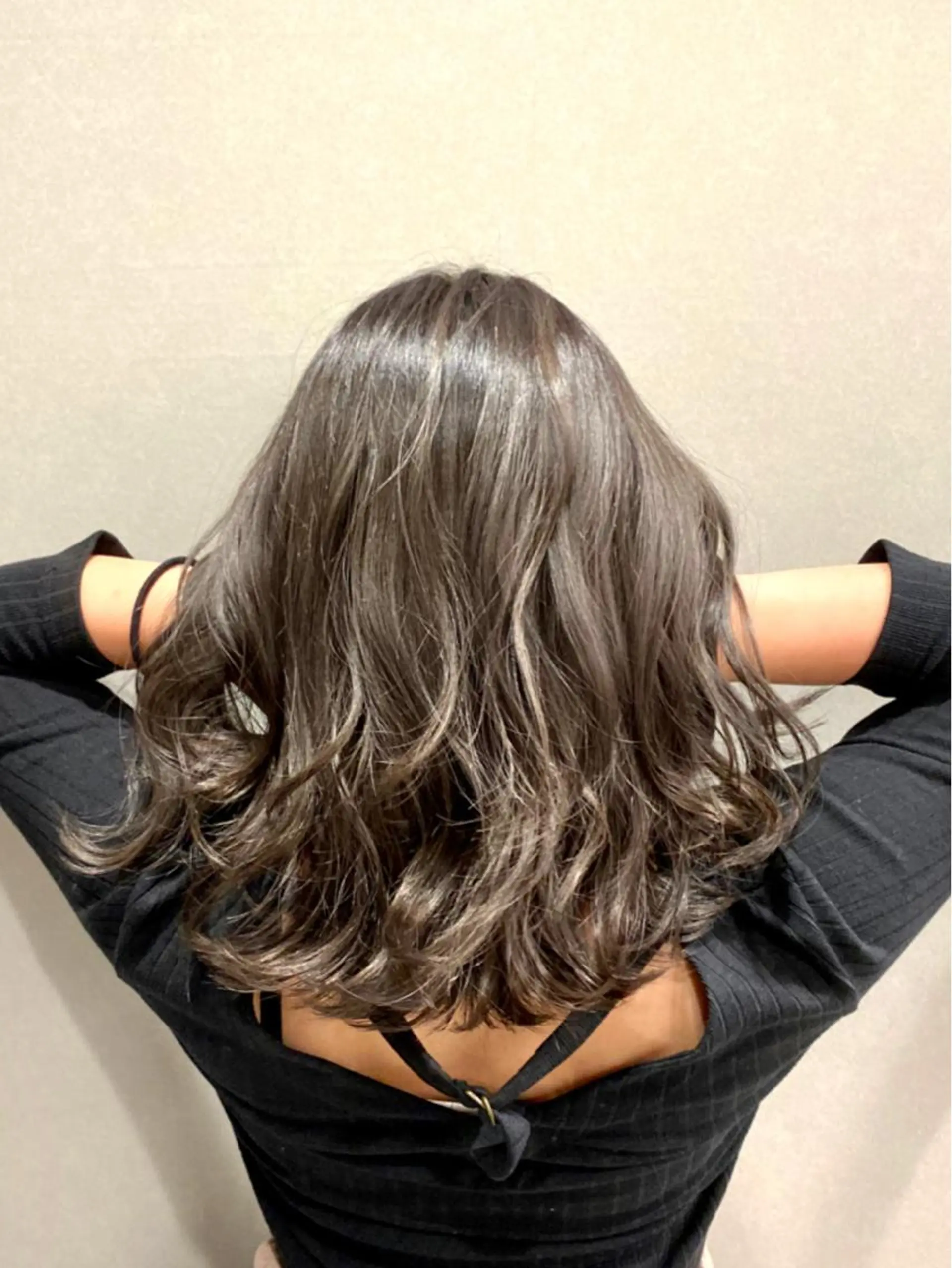 ミディアム カラー ベージュカラー ブリーチ ケアブリーチ 髪質改善特化サロン ICONIQ天神店のヘアスタイル