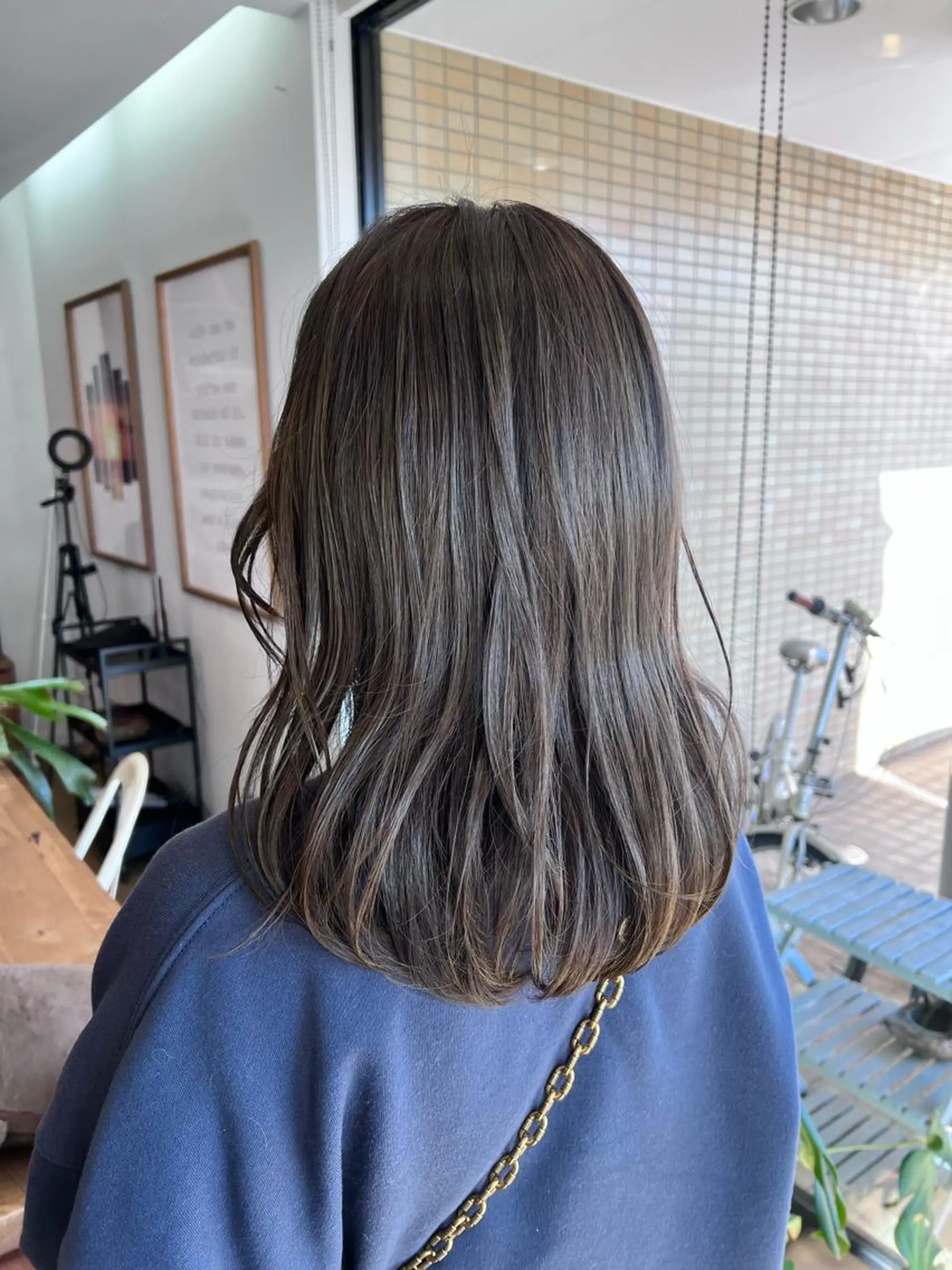 ロング カラー グレージュ オリーブグレージュ オリーブグレー ヘアカラー トリートメント ツキダテ ユイのヘアスタイル