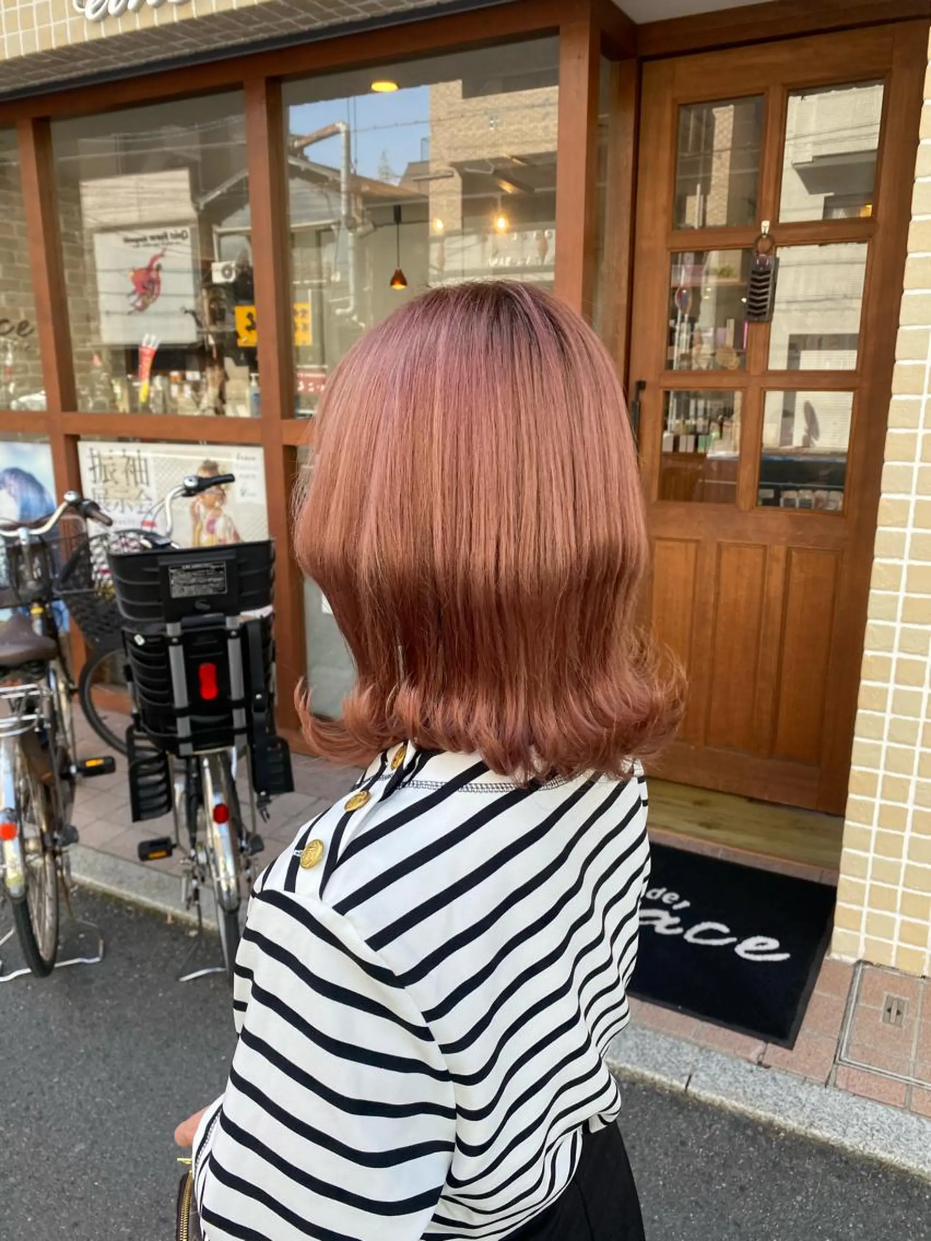 ミディアム カラー アッシュ ピンクカラー ピンクアッシュ ヘアカラー 縮毛矯正とレイヤー /杉村凜汰郎のヘアスタイル