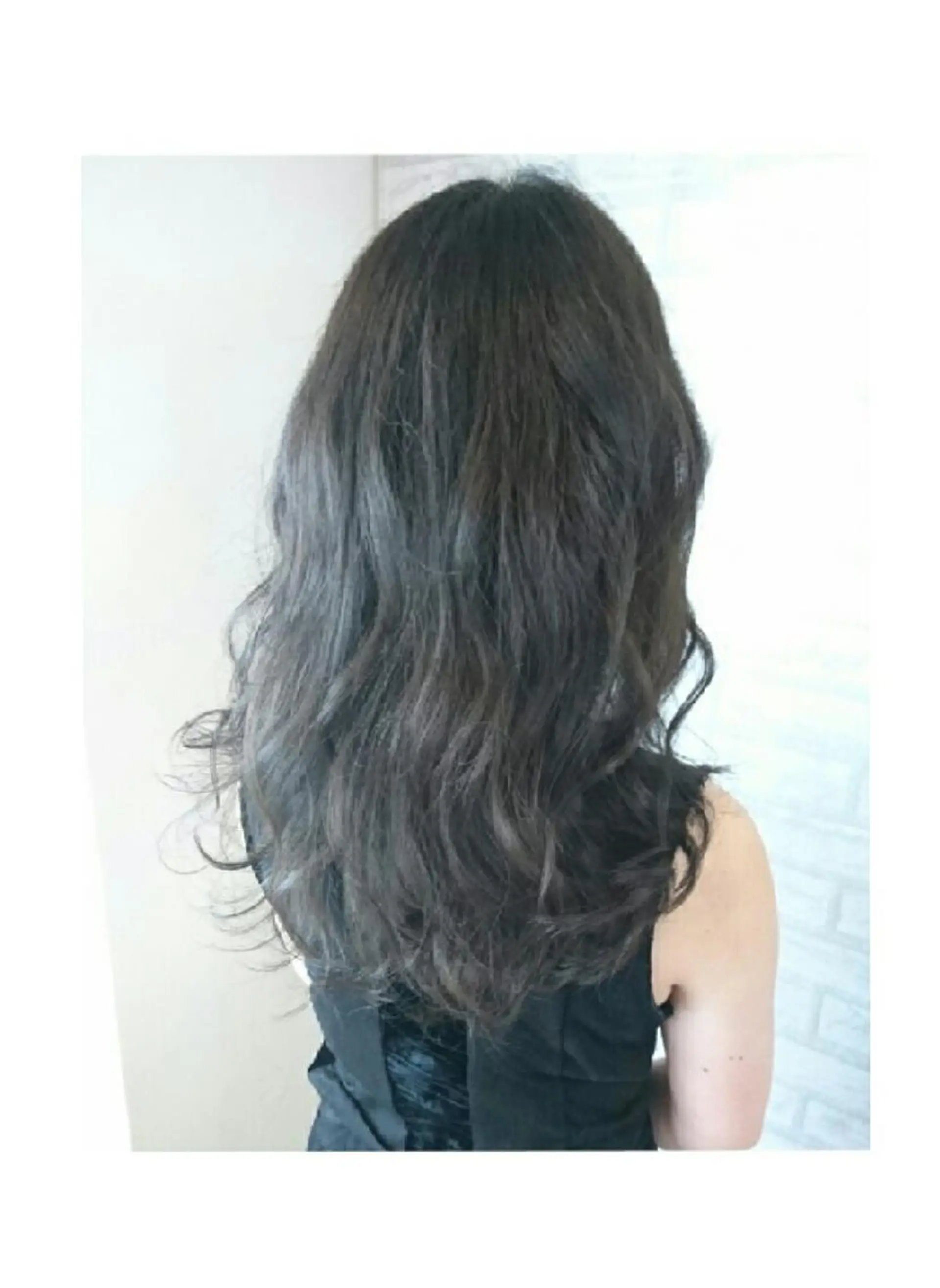 ロング カラー アッシュ アッシュグレー アッシュグレージュ グレージュ JIL BLAN 京都所属・RU RIのヘアスタイル