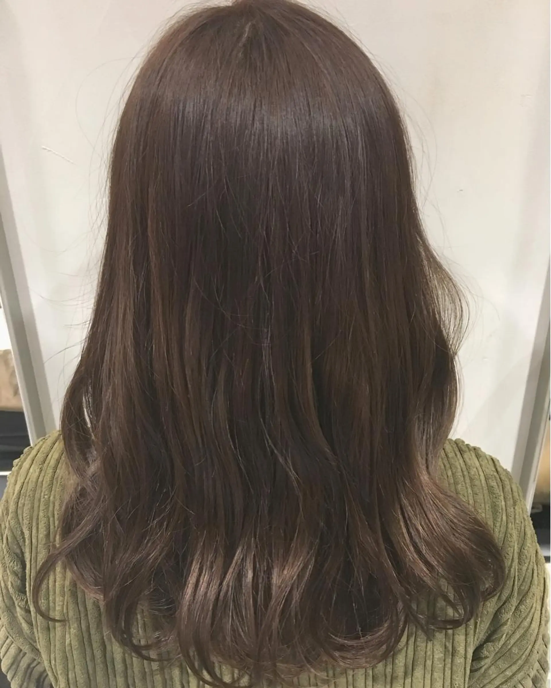 ロング カラー カット ヘアカラー トリートメント 荒木 依莉亜のヘアスタイル