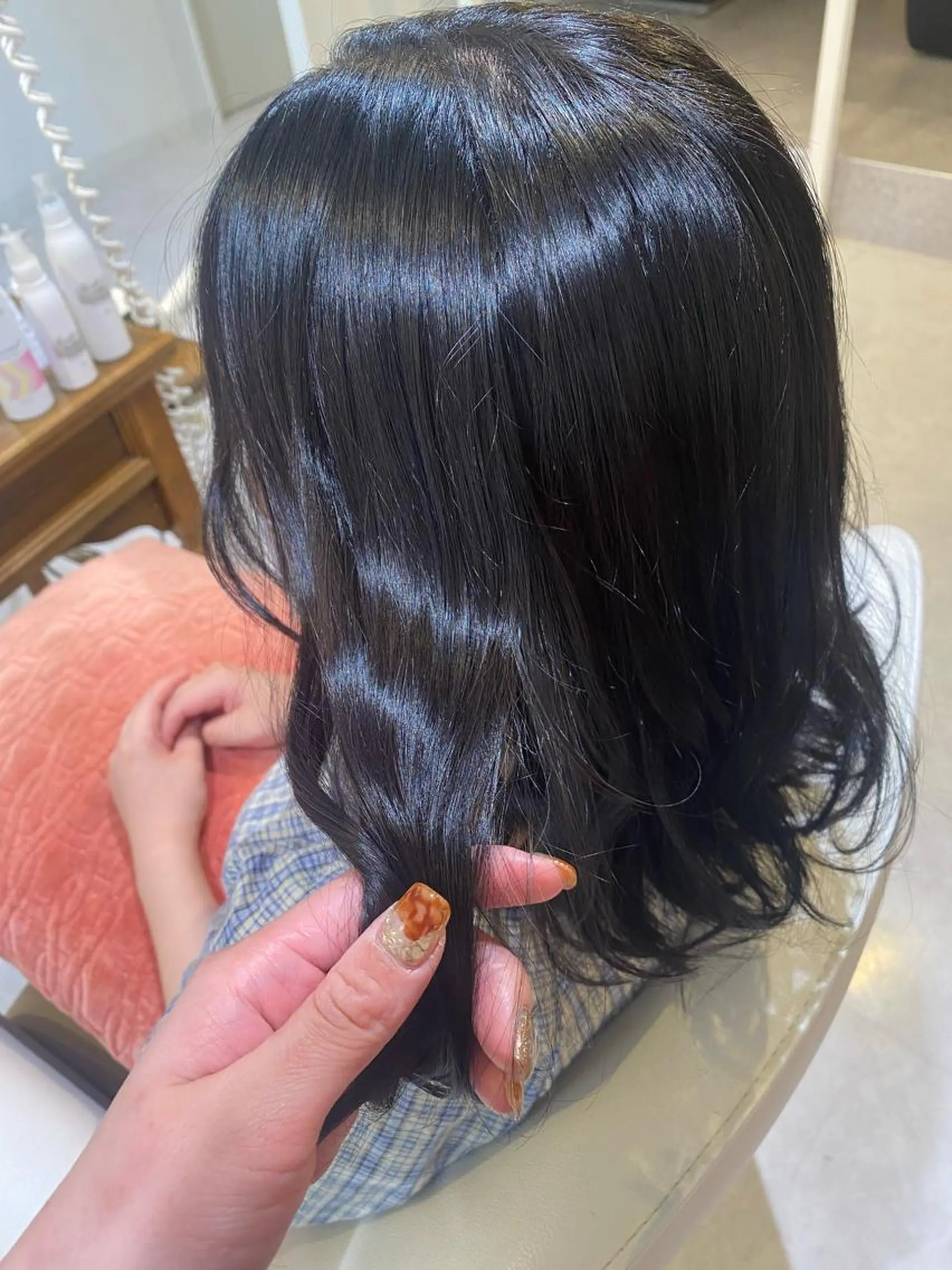 ミディアム カット ヘアカラー トリートメント 梛木 唯のヘアスタイル