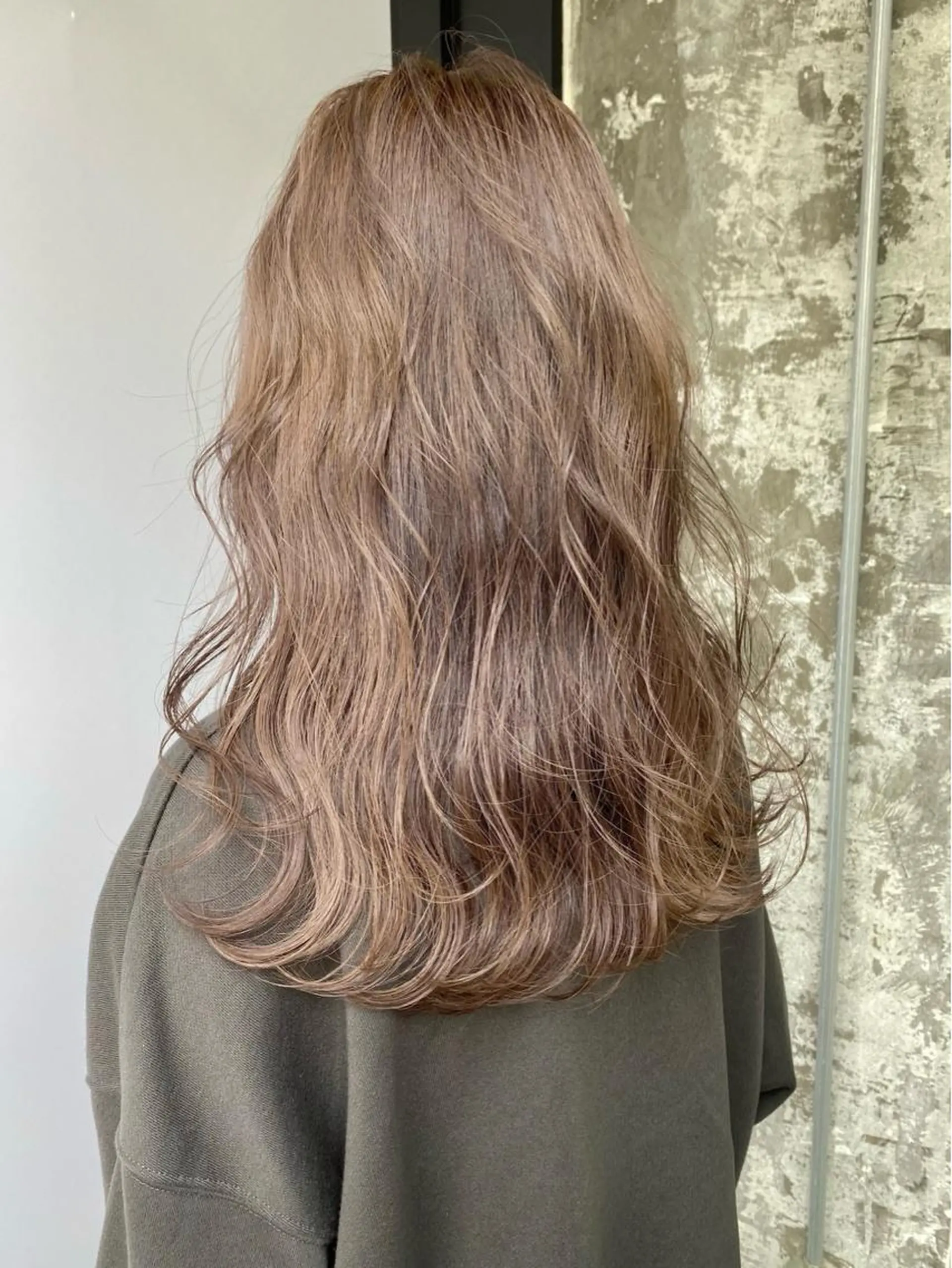 ロング カラー ベージュカラー ブラウンカラー ミルクティーベージュ ヘアカラー Piaコータロー ハイトーン&‪ボブのヘアスタイル