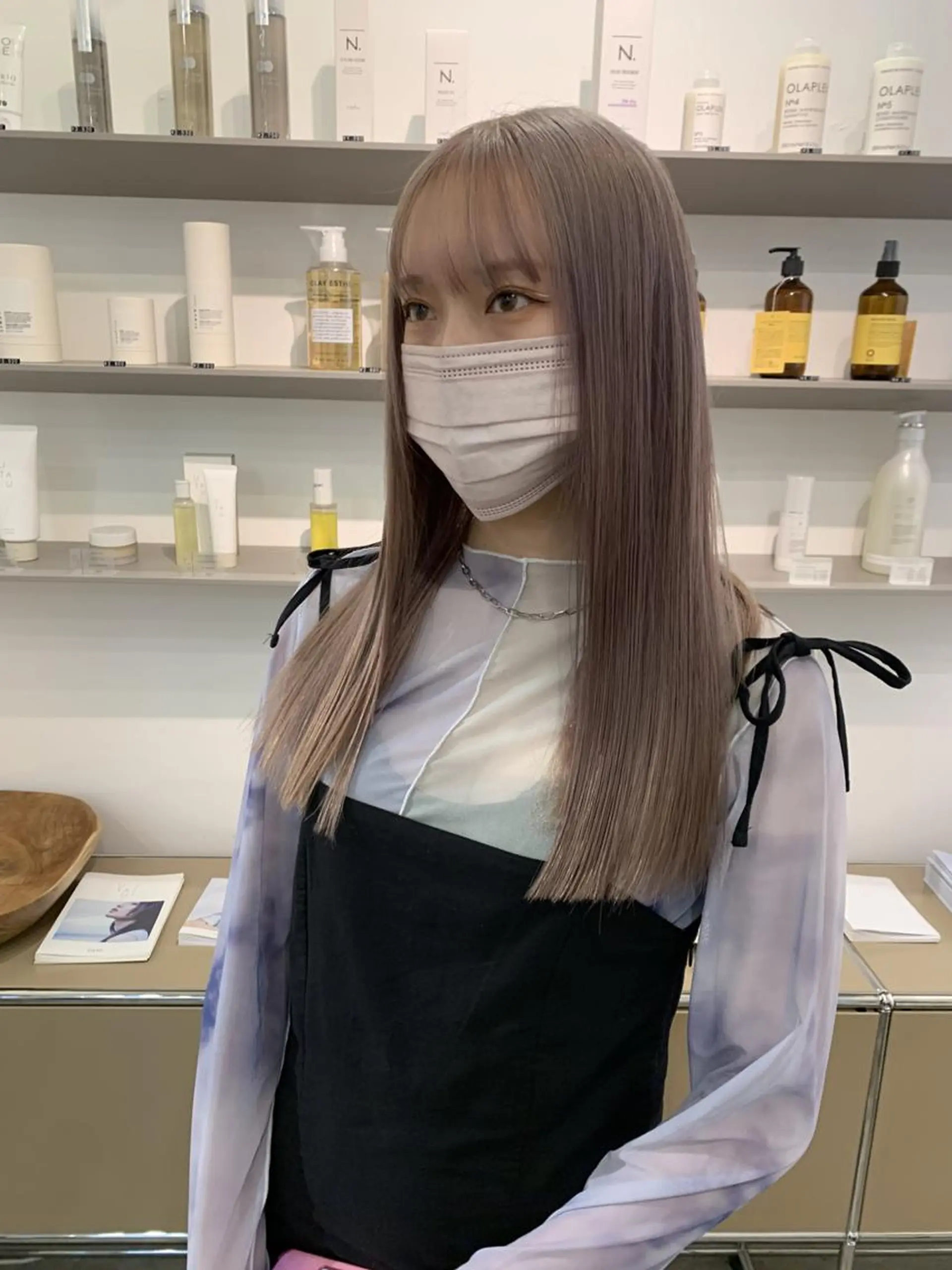 セミロング カラー ベージュカラー ブリーチ ケアブリーチ 透明感カラー グレージュ ブリーチカラーが人気 onnuのヘアスタイル