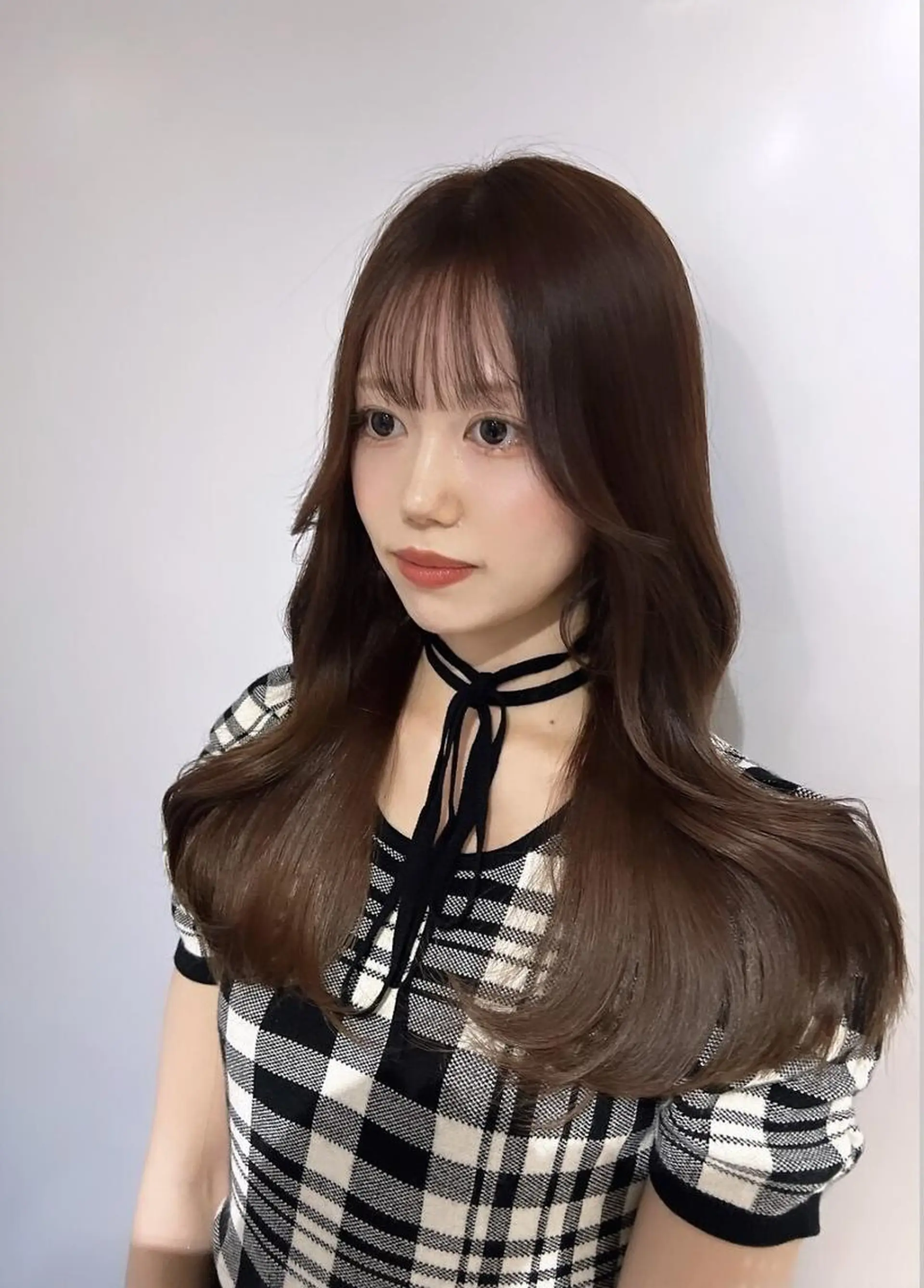 セミロング ハッシュカット 韓国レイヤー　原宿のヘアスタイル