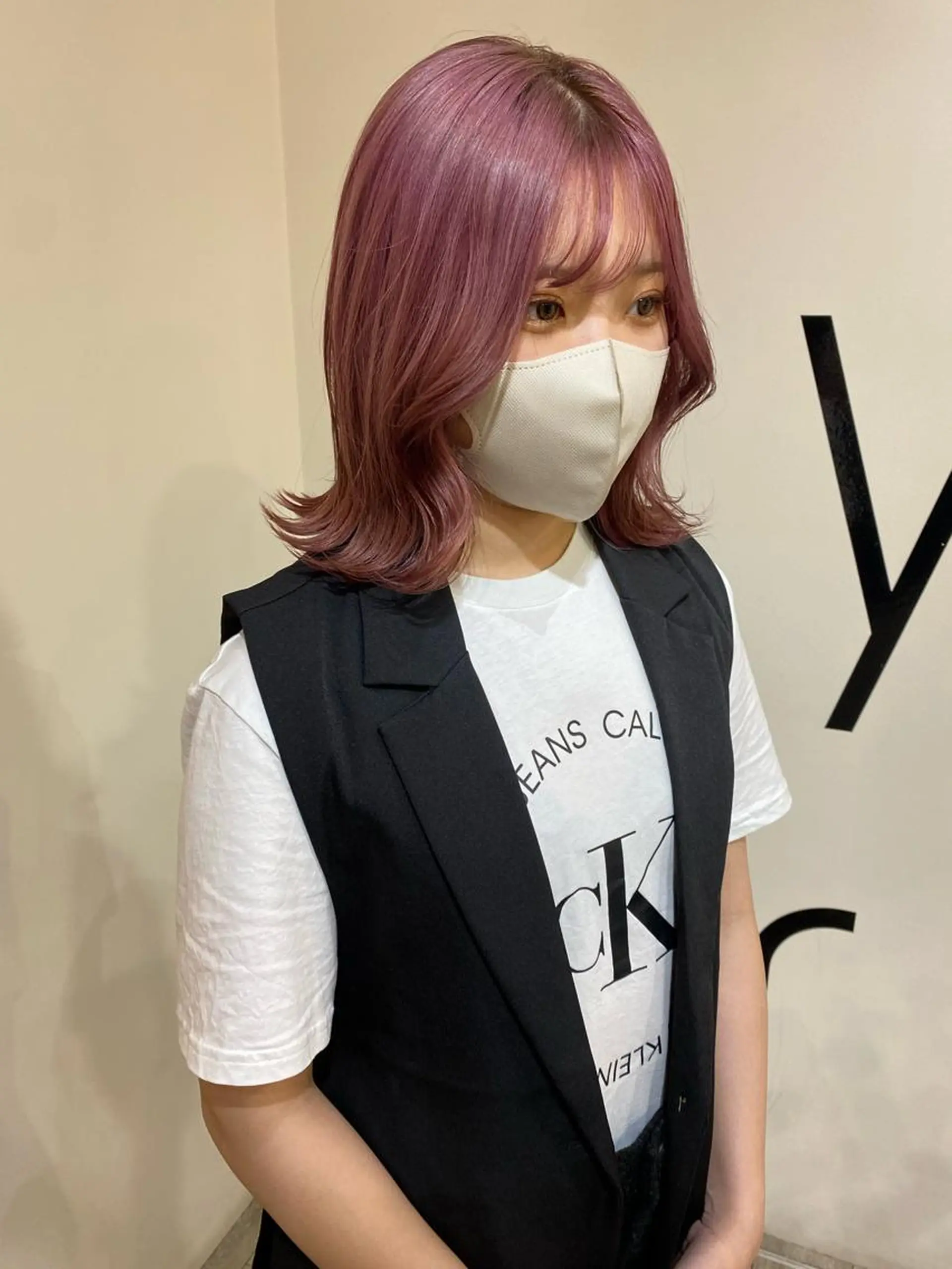 ミディアム W所属・小林 朋花のヘアスタイル