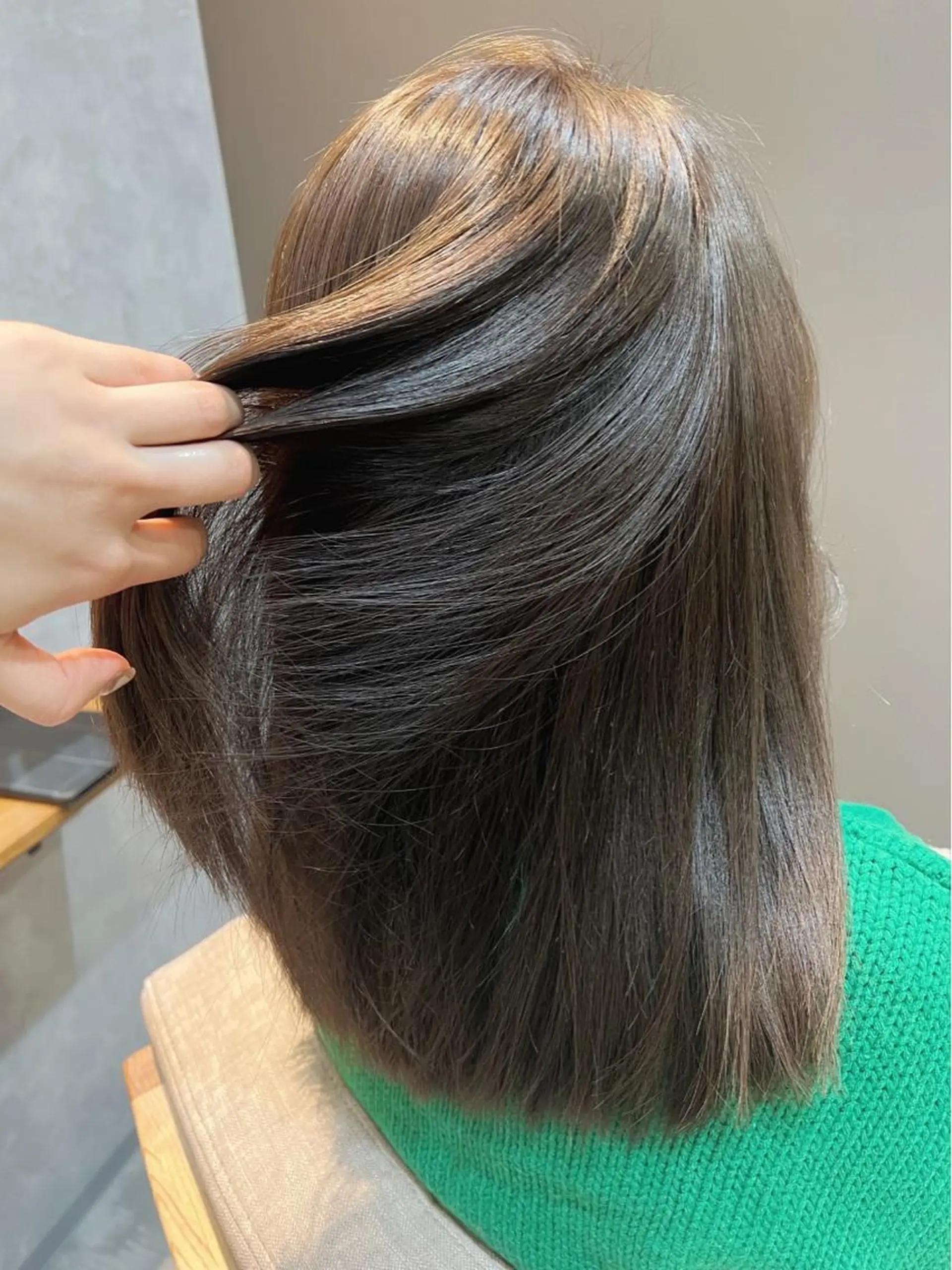 セミロング カラー ベージュカラー オリーブベージュ 髪質改善 トリートメント 中村 ひなたのヘアスタイル