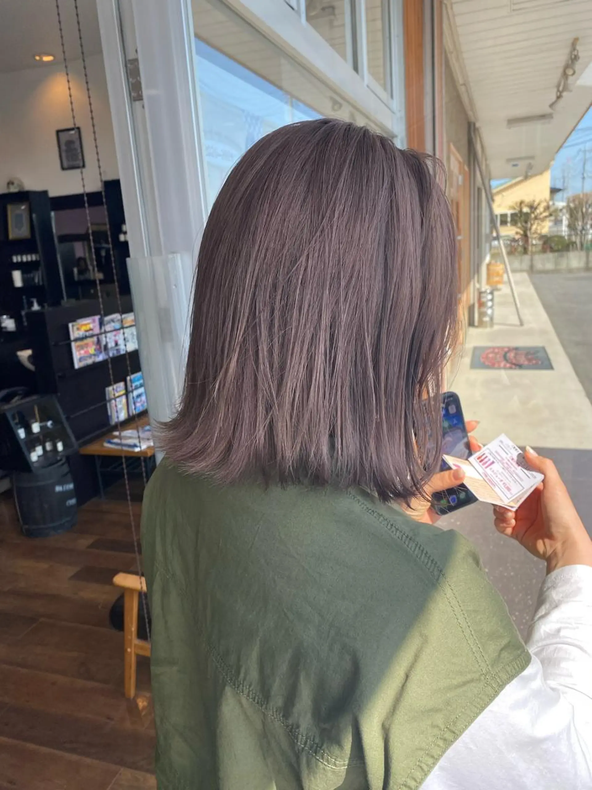 ミディアム カット ヘアカラー トリートメント 🦋透明感カラー🦋 CHIHARUのヘアスタイル