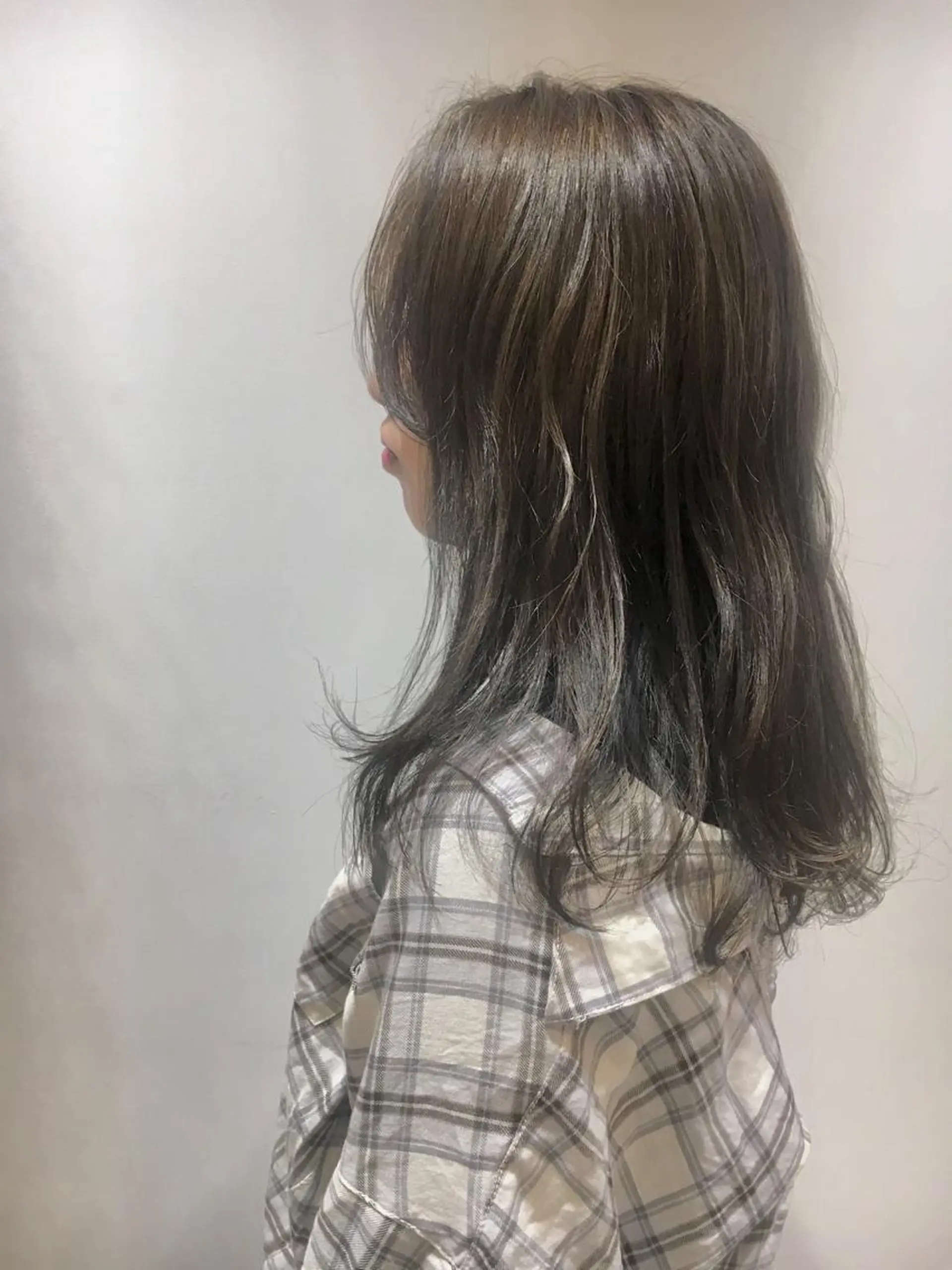 ロング カラー アッシュ ブルーカラー ブルーアッシュ 透明感カラー デザインカラー カット ヘアカラー 縮毛矯正 トリートメント 江原 彩華のヘアスタイル