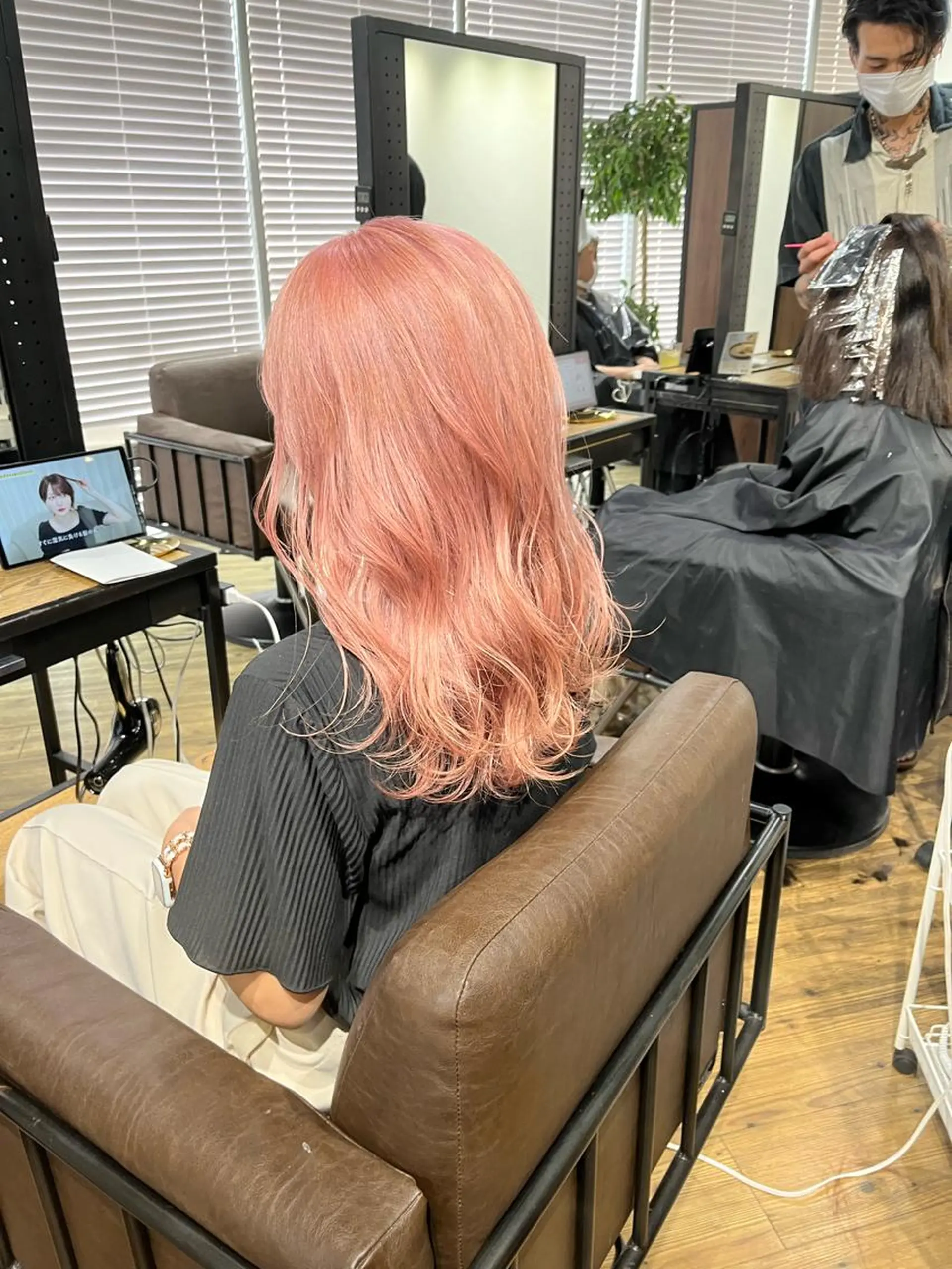 ロング カラー ベージュカラー ピンクカラー ピンクベージュ ヘアカラー トリートメント ミルクティーベージュ ブリーチ 店長 清水のヘアスタイル