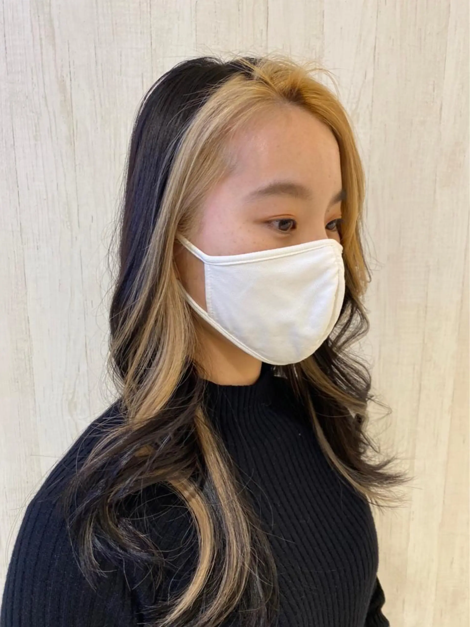 セミロング カラー 抜きっぱなしブロンド ヘアカラー トリートメント 色川 優斗《髪質改善》のヘアスタイル