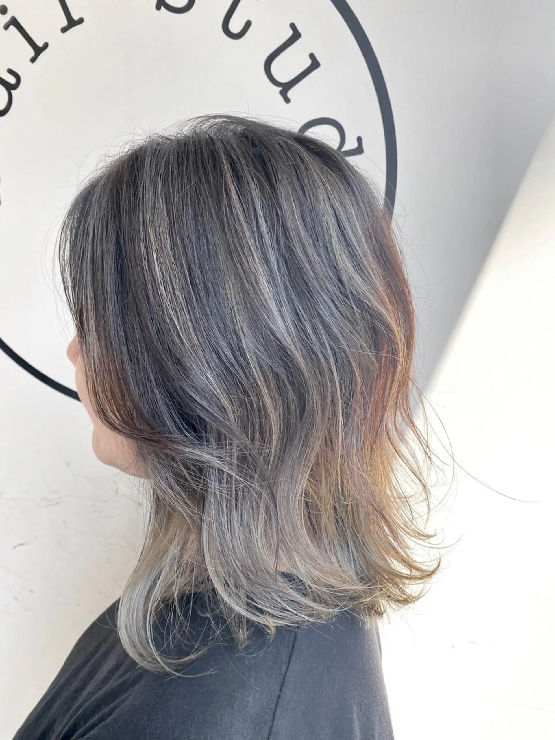 ミディアム カラー バレイヤージュ レイヤーカット ヘアカラー 川越 輝梨奈のヘアスタイル