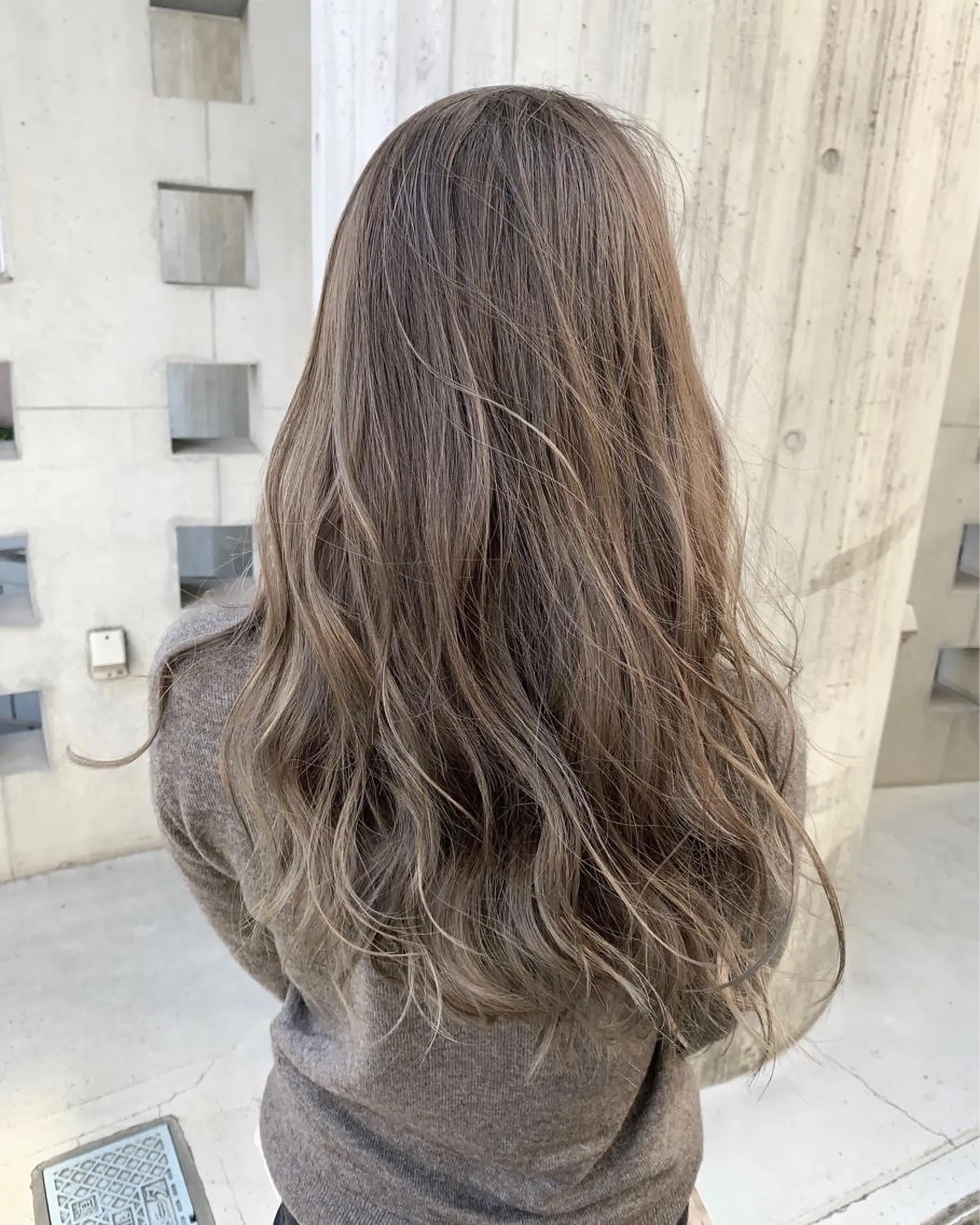 ロング カラー ベージュカラー ハイライトカラー ハイライト Leverage所属・【店長】外国人風 メンズヘア尾上雄輝のヘアスタイル