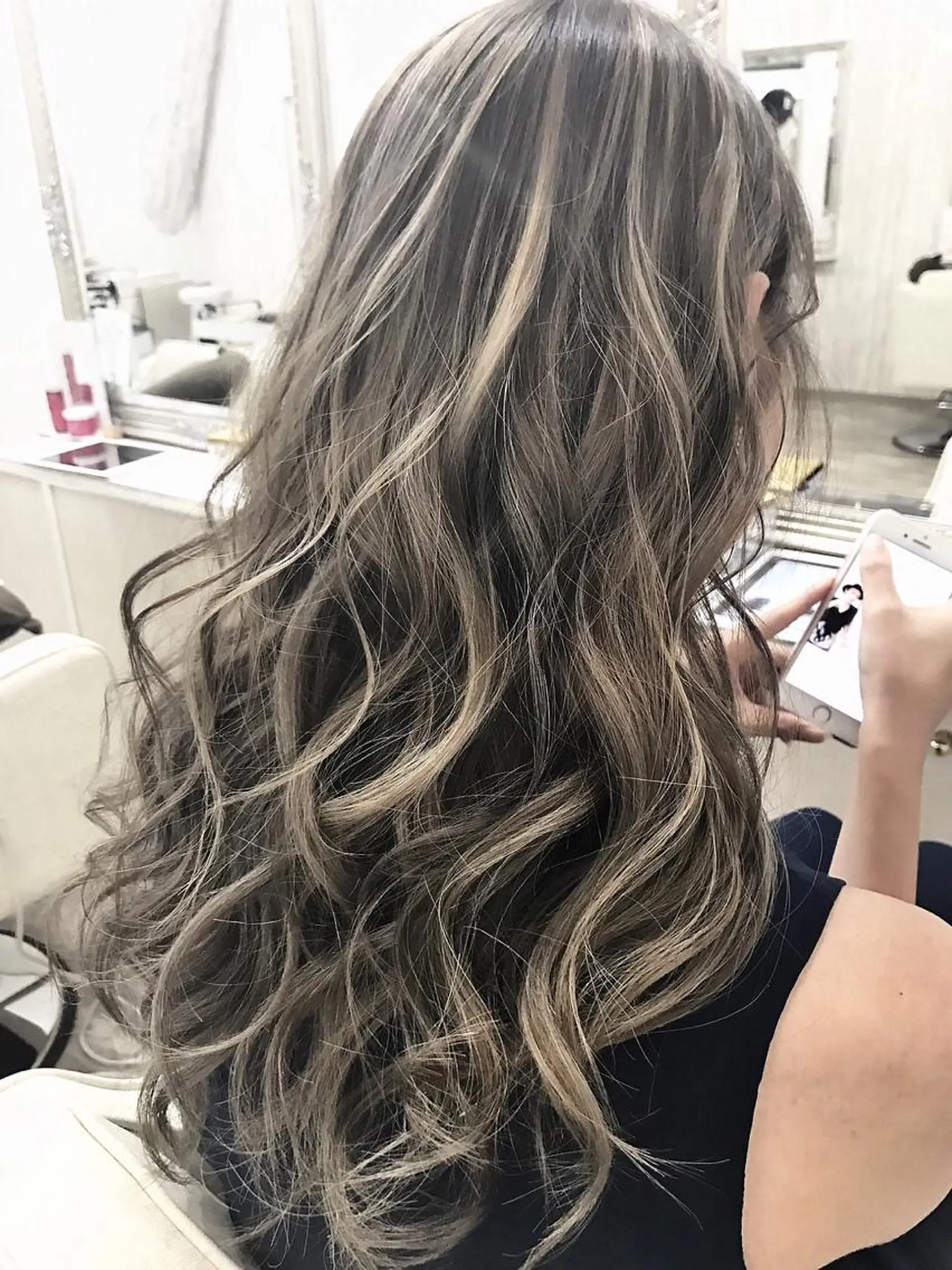 ロング カラー ベージュカラー ハイライトカラー ハイトーンカラー ハイライト ヘアカラー トリートメント 髪質改善/艶髪💎 ウエキ リカのヘアスタイル