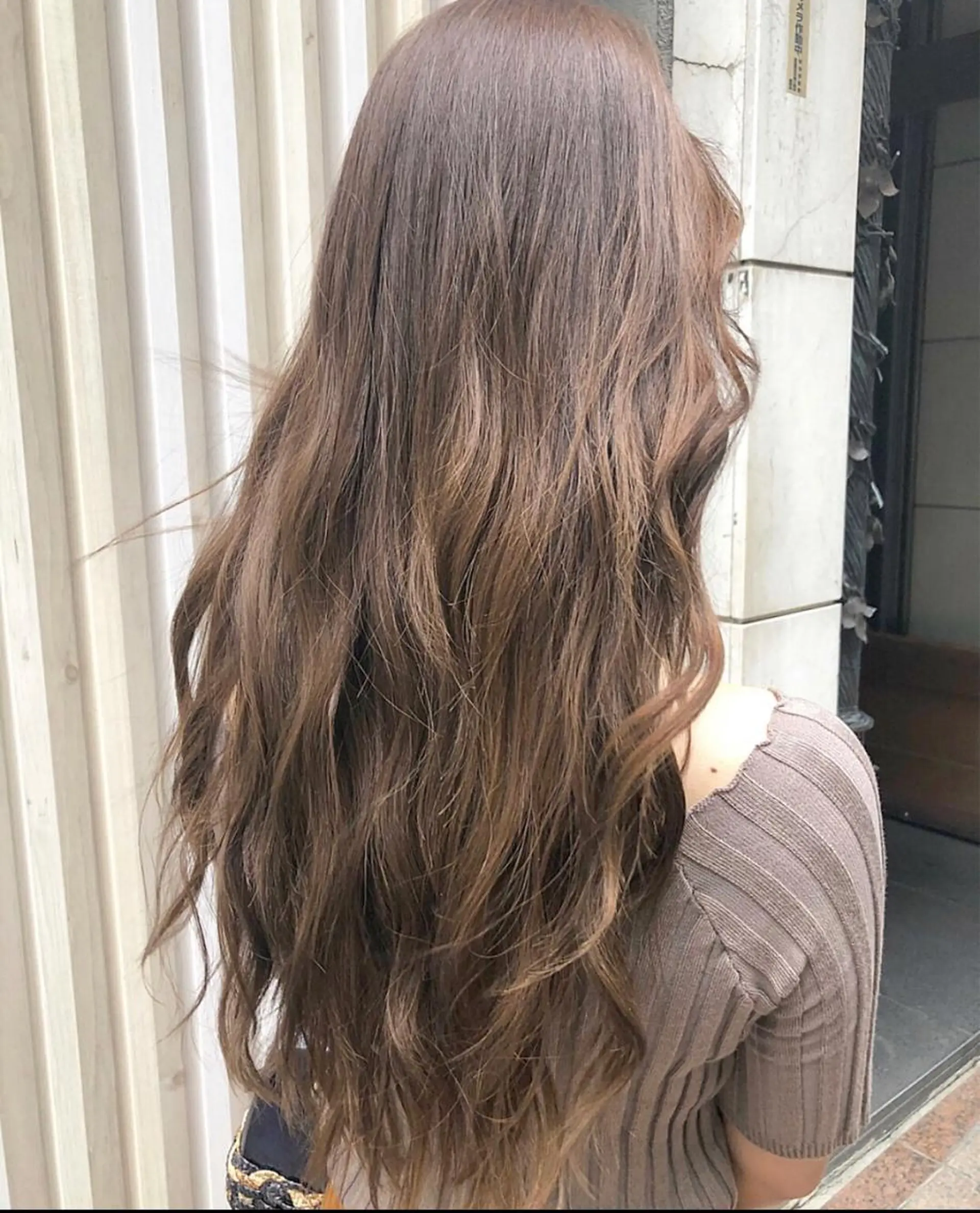 ロング ハイライト レイヤーカット salowin 原宿 aroa所属・韓国／ハッシュカット ／透明感カラー／金野のヘアスタイル