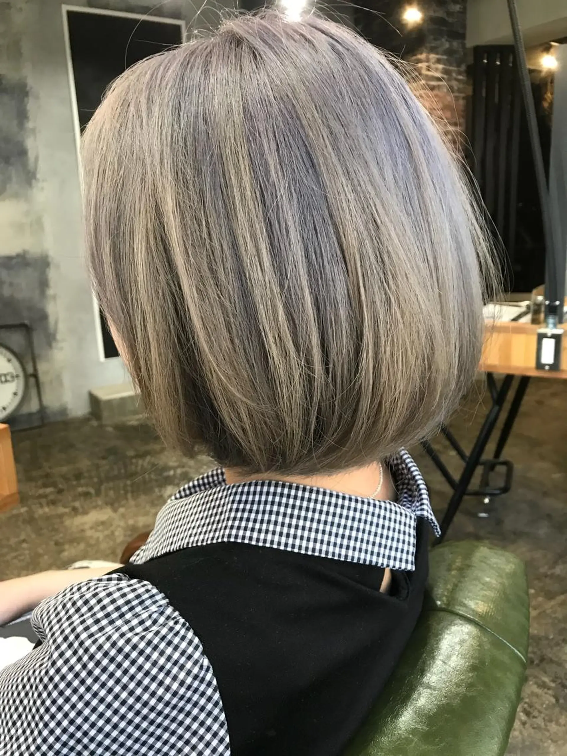 ショート カラー アディクシーカラー ブリーチ ダブルカラー グレージュ シルバー カット ヘアカラー トリートメント LOARK🍒 ロアークヘアーのヘアスタイル