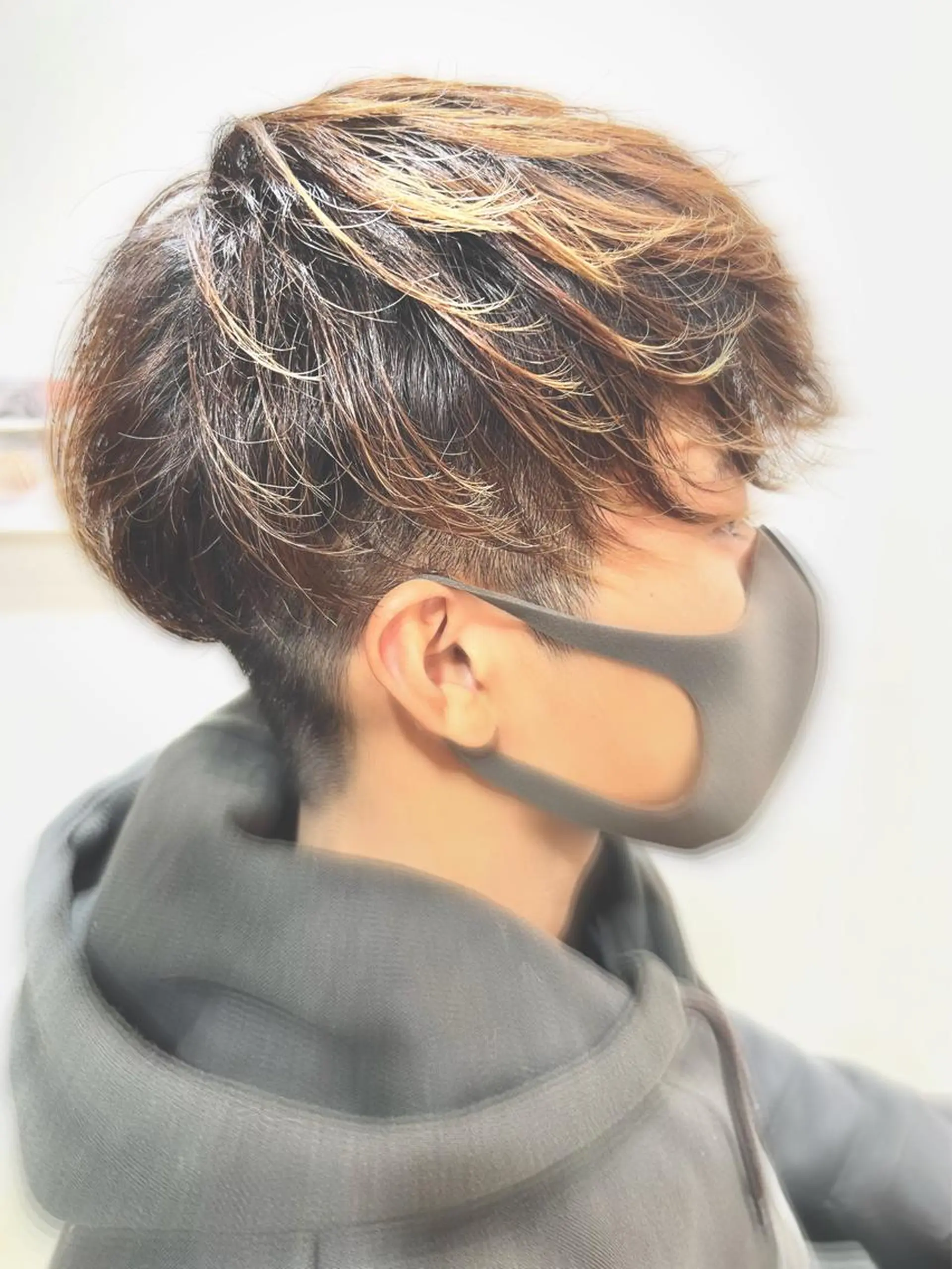 メンズ 心斎橋バレイヤージュ 小林勝貴のヘアスタイル