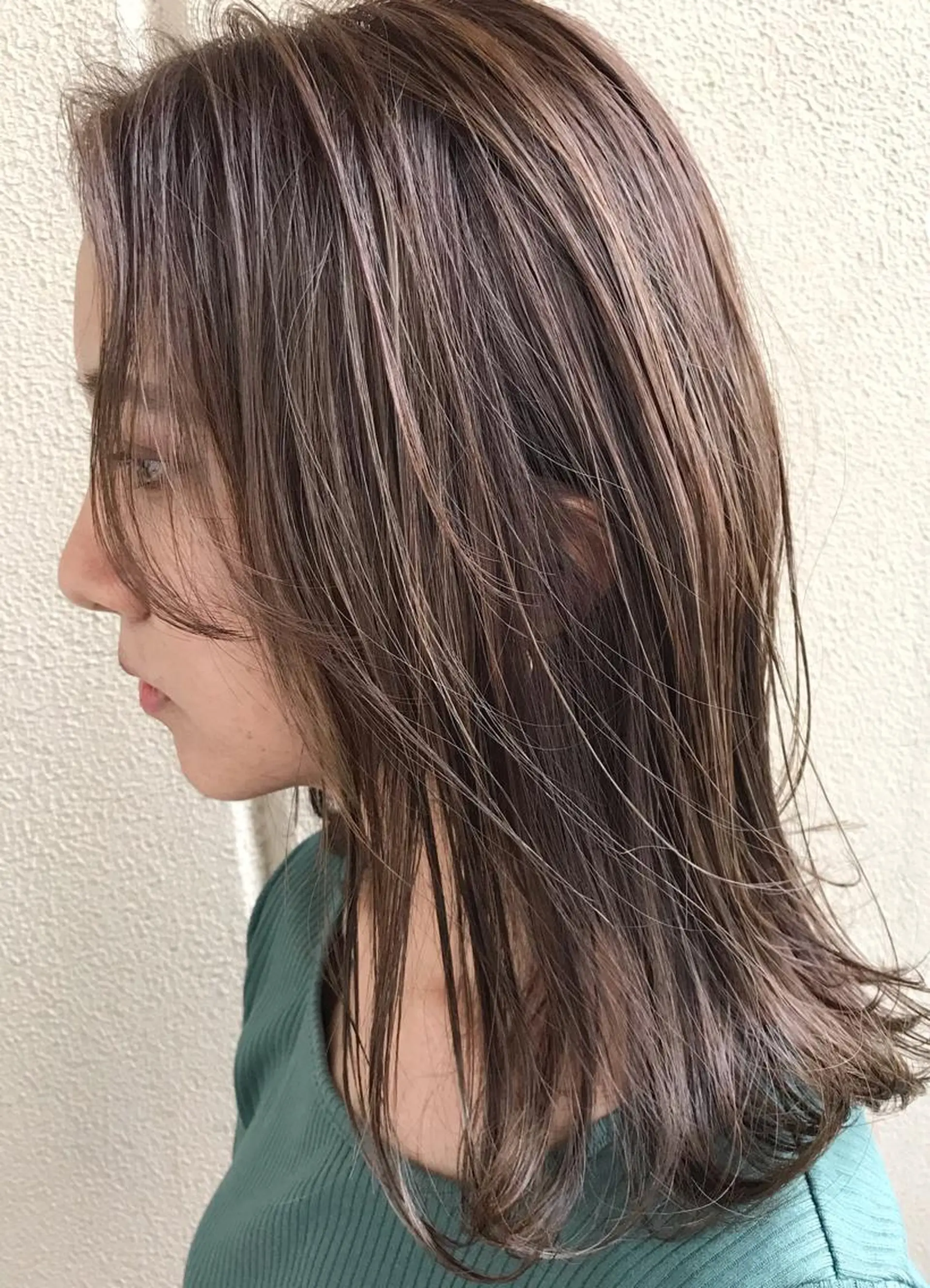 セミロング アッシュ ハイライト カット ヘアカラー カラーリスト菅野 竜矢🌈のヘアスタイル