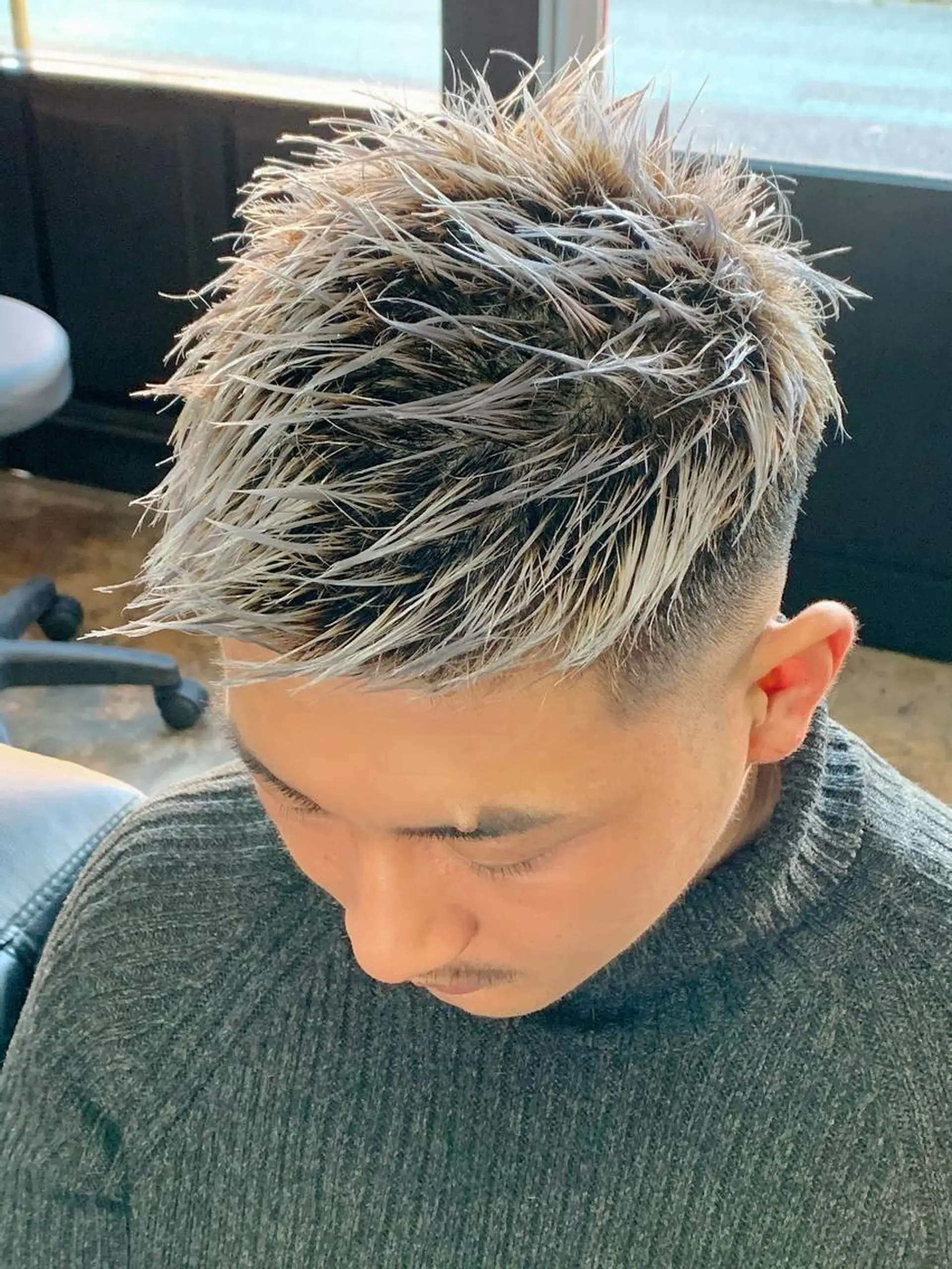 ショート カラー メンズ メンズブリーチ ブリーチ men'shair TAO East店所属・メンズ 眉ワックス脱毛の眉毛・アイブロウイメージ