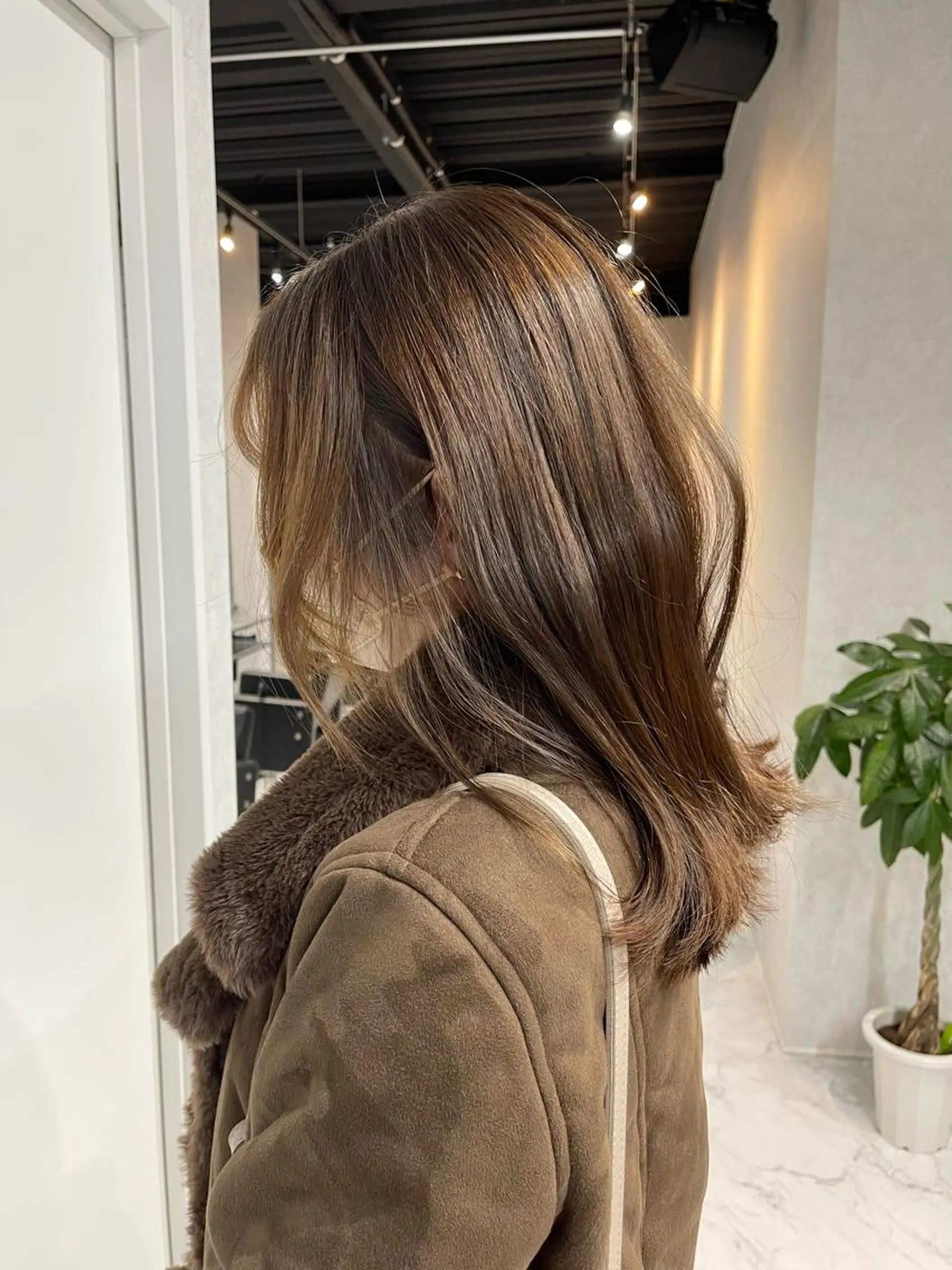 ミディアム カラー ヘアアレンジ バレイヤージュ デザインカラー ハイライトカラー 外国人風カラー ハイライト カット ヘアカラー トリートメント アンドウ ユウ/ レイヤーカット/韓国のヘアスタイル