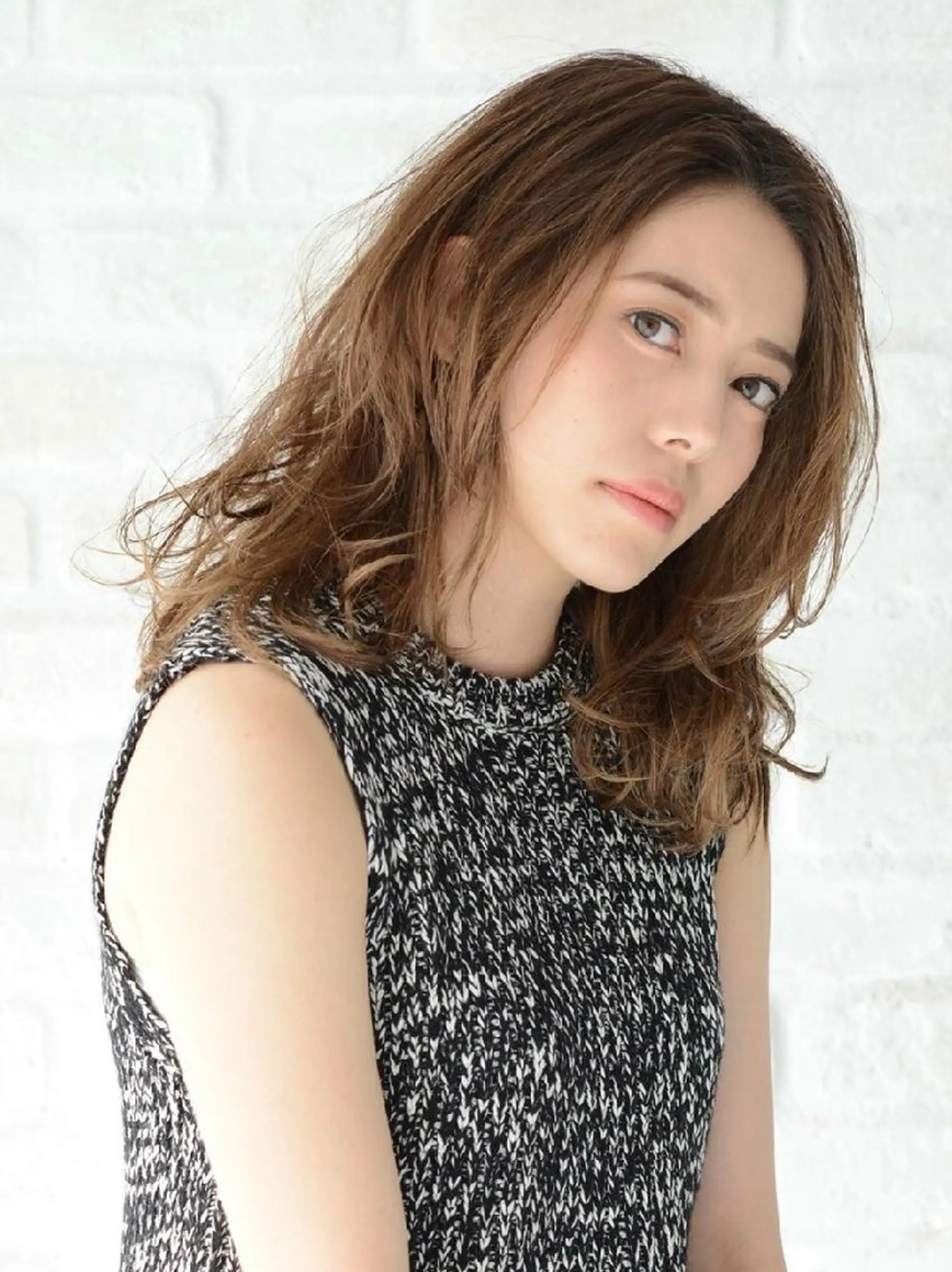 セミロング 平川 直子のヘアスタイル