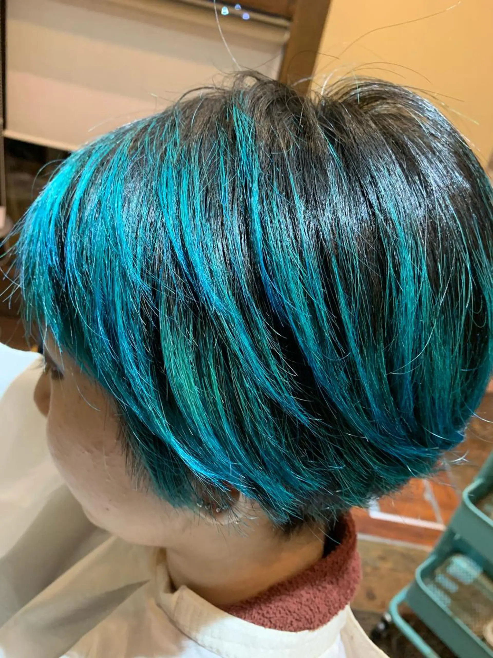 カラー ブリーチ ブルーカラー 竹谷 千佳子のエステ・リラクイメージ