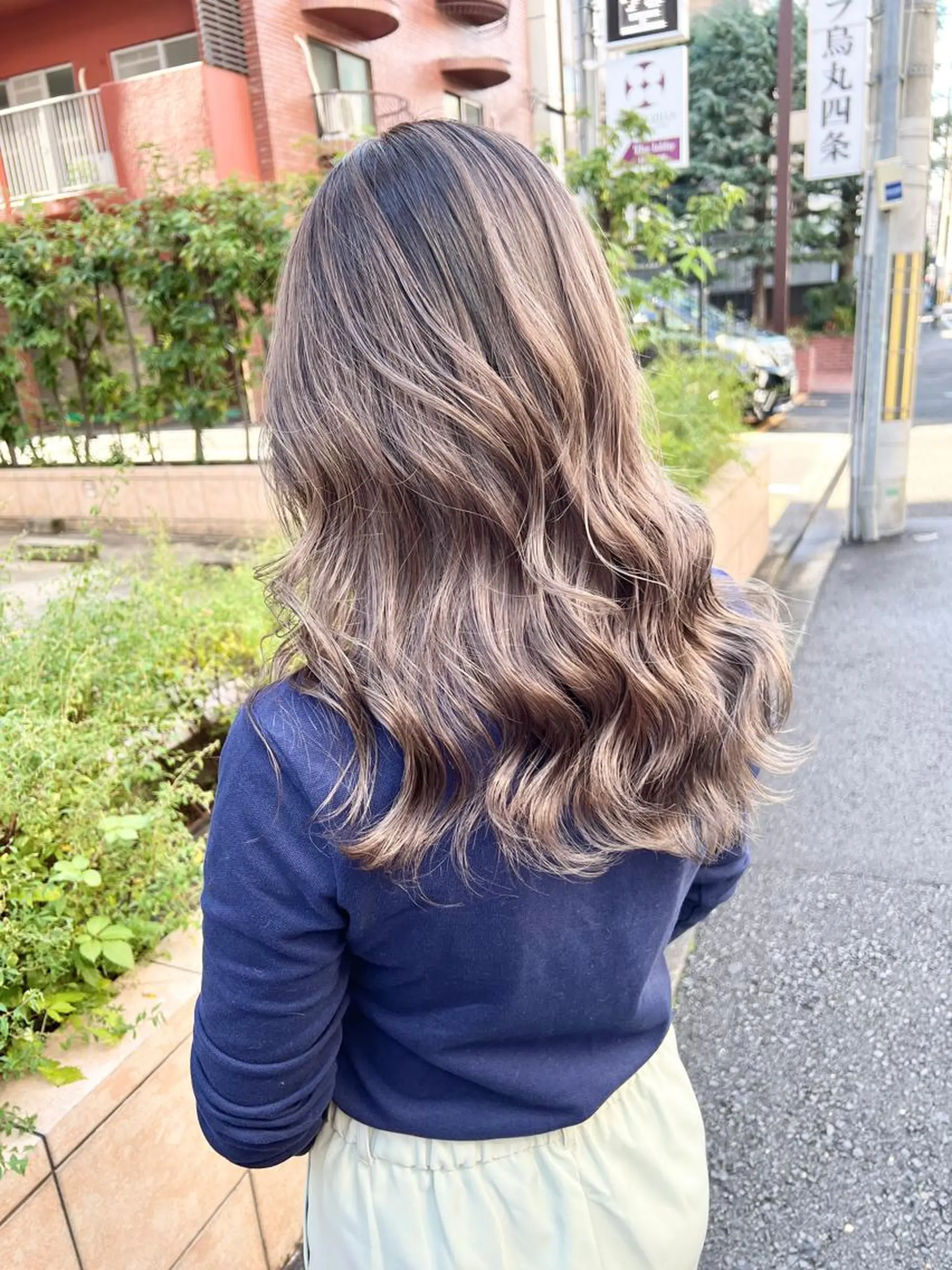 セミロング カラー ブリーチ Via officialのヘアスタイル