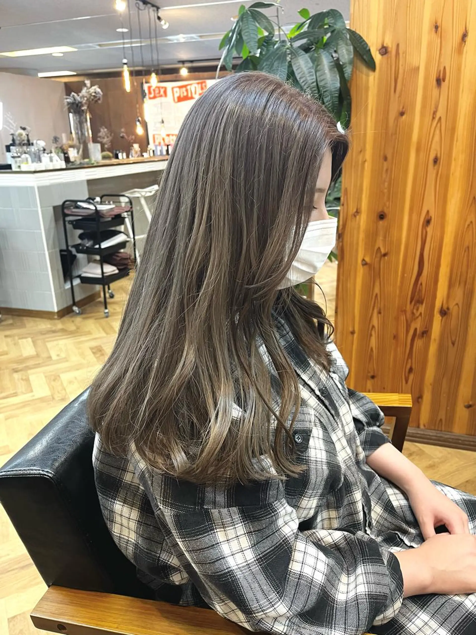 ロング カラー ヘアアレンジ ベージュカラー ブリーチ オリーブベージュ esu西梅田所属・ena/ブリーチなし 透明感・レイヤー🎀のヘアスタイル