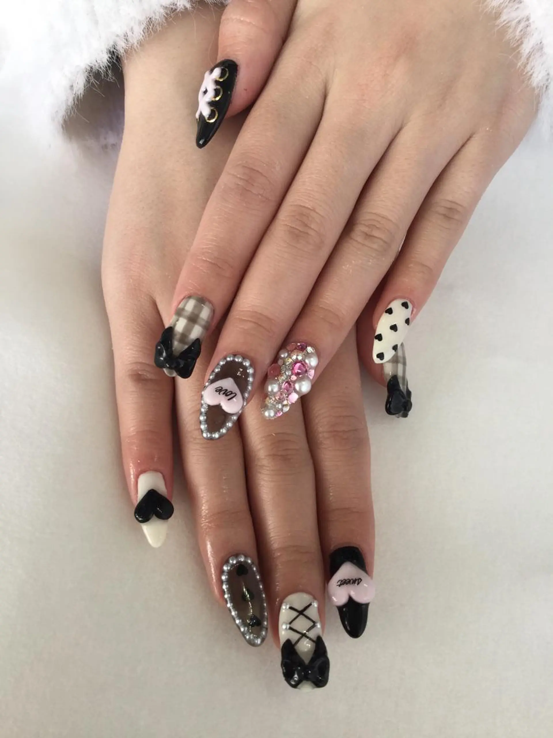 ネイル ハンドネイル 💎🐰 saki. m 🐰💎のネイルデザイン