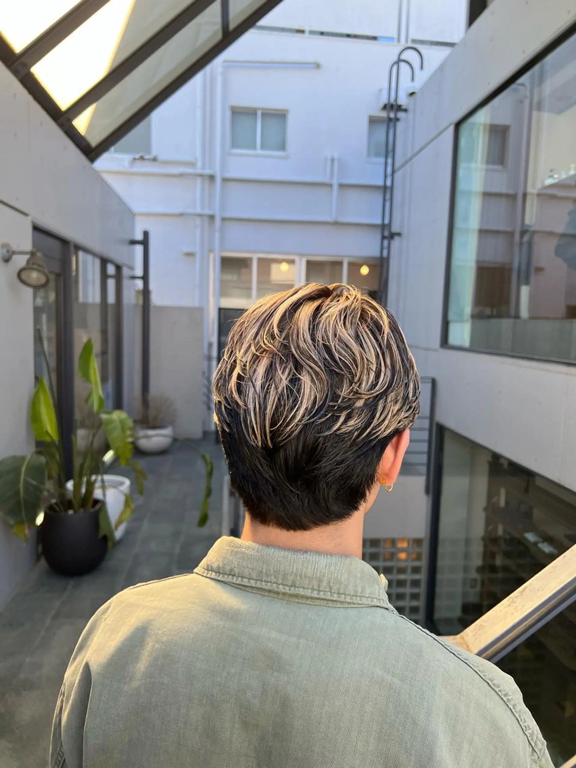 ショート カラー メンズ メンズハイライト ハイライトカラー ハイライト カット パーマ トリートメント fifth JINGUMAE所属・波巻きスパイラルパー マ/シャドウパーマ駿のヘアスタイル