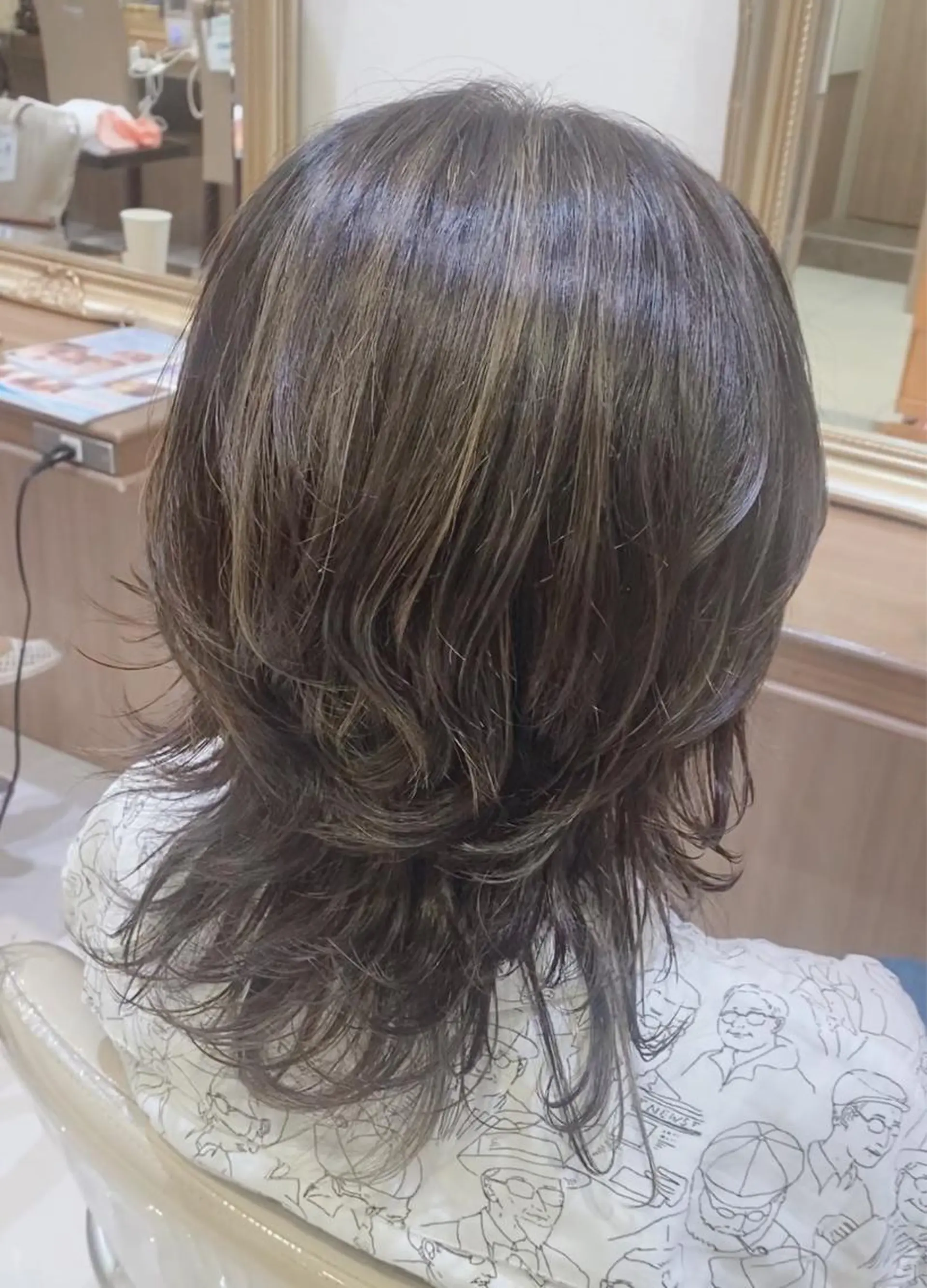 ミディアム カラー ウルフカット 古川 琴美のヘアスタイル