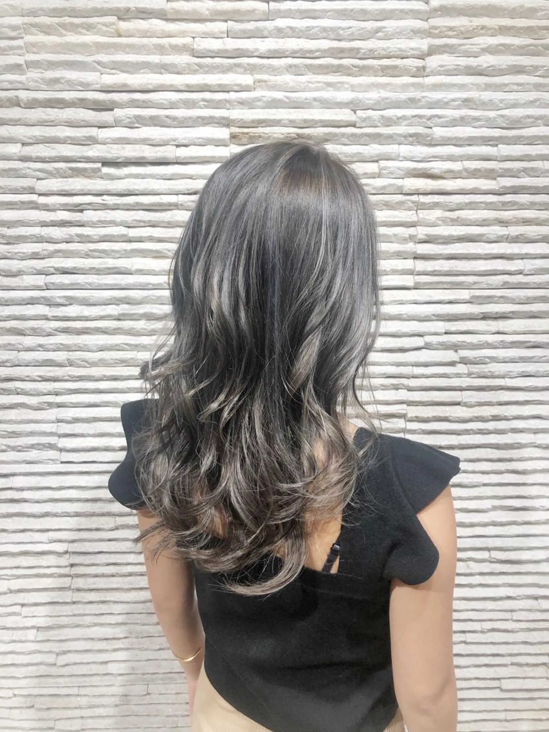 セミロング カラー ブリーチ ケアブリーチ ハイライトカラー ハイライト カット ヘアカラー 嶋田 ゆきのヘアスタイル