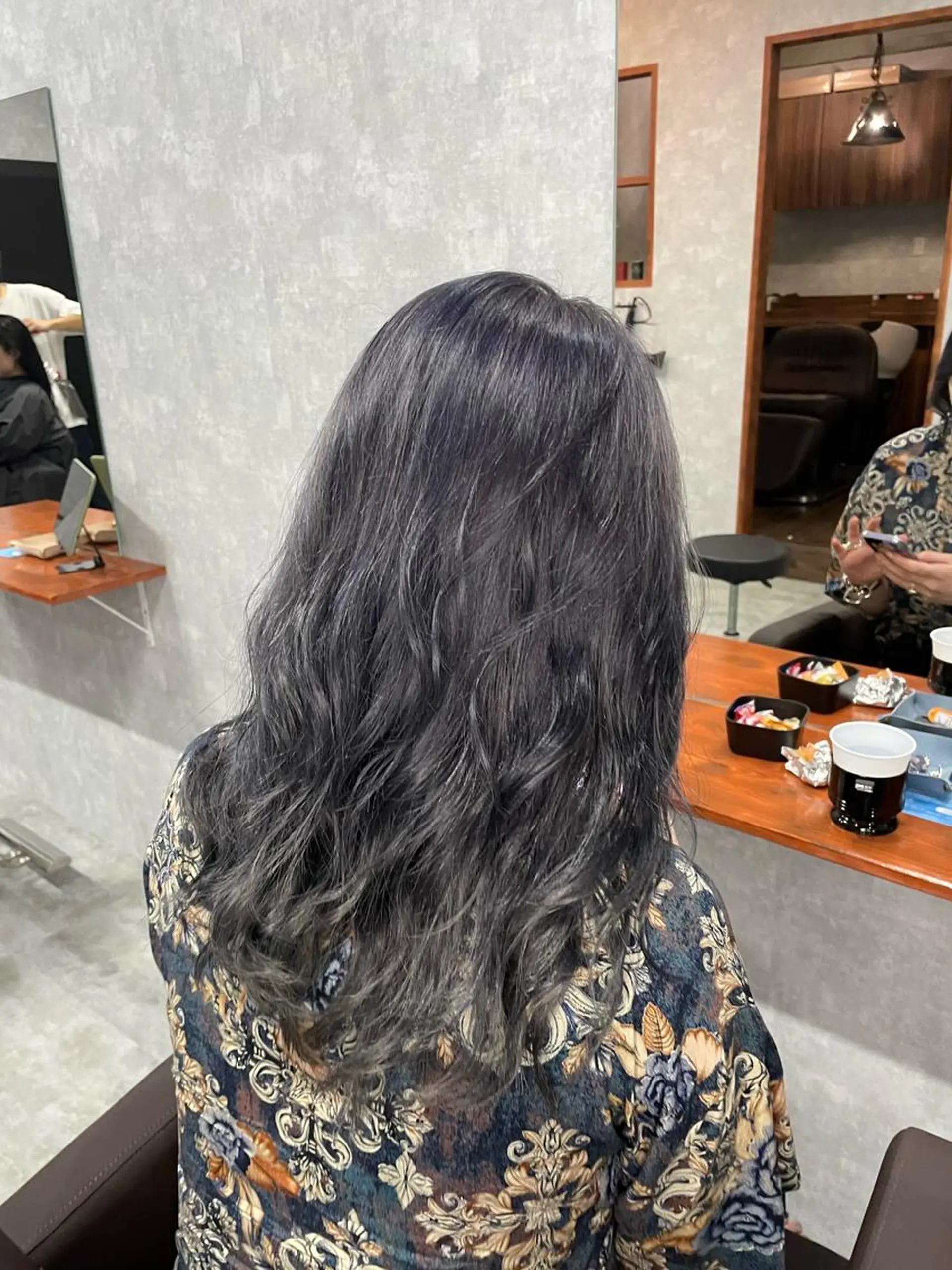 ミディアム アッシュ ハイライト 韓国風ヘア レイヤーカット トリートメント ヘアカラー and K所属・and K 那覇小禄店のヘアスタイル