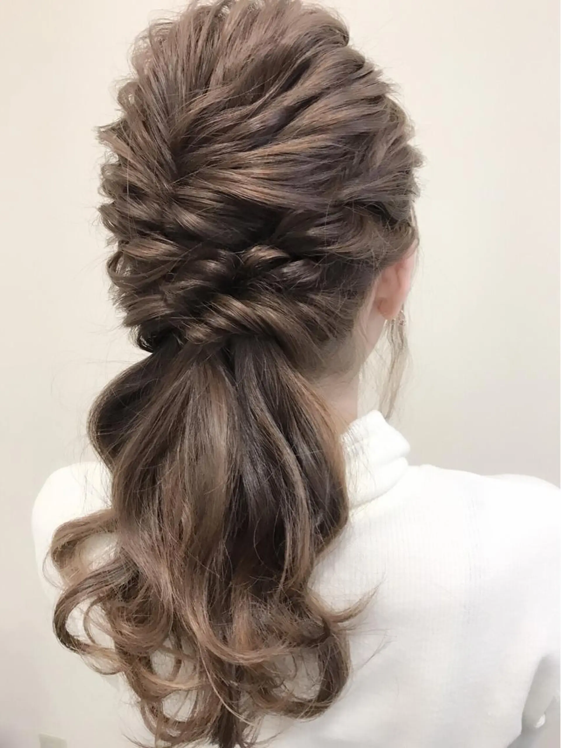 セミロング ヘアアレンジ 沢田 瞳のヘアスタイル