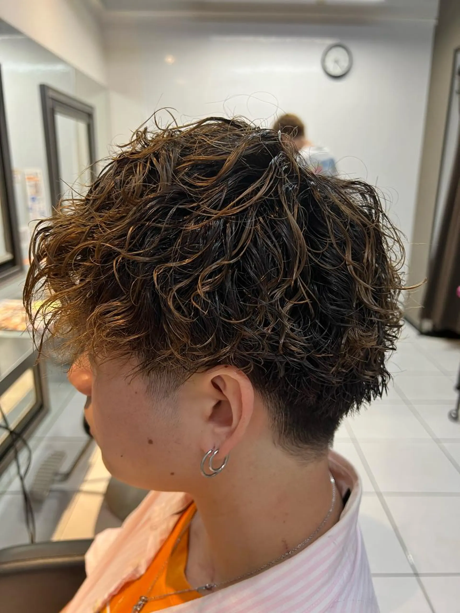 パーマ メンズ メンズブリーチ センターパート フェードカット カルマパーマ マッシュ カット パーマ パーマ特化美容師 茂木広幸のヘアスタイル