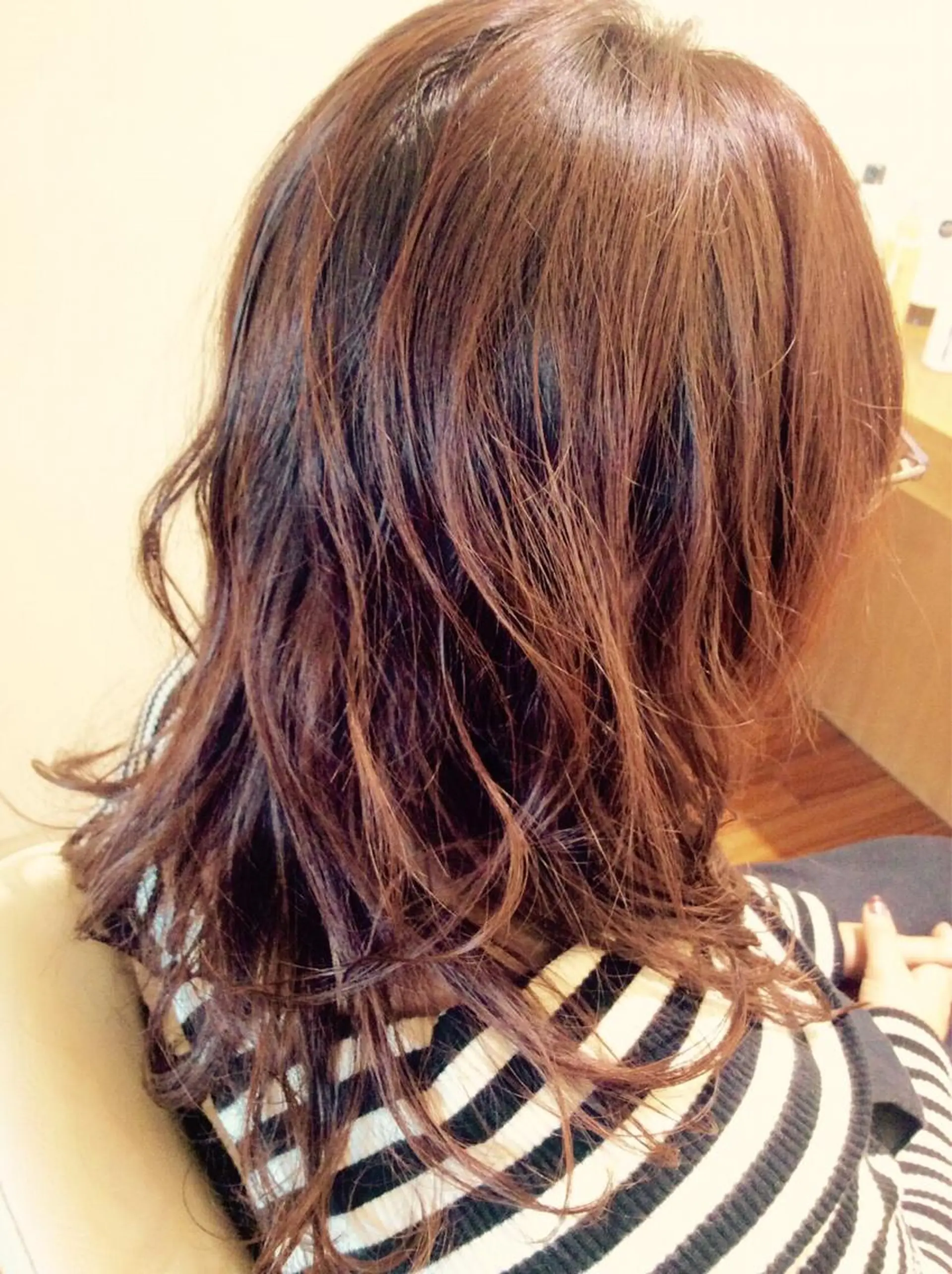 セミロング パーマ 大場 優のヘアスタイル