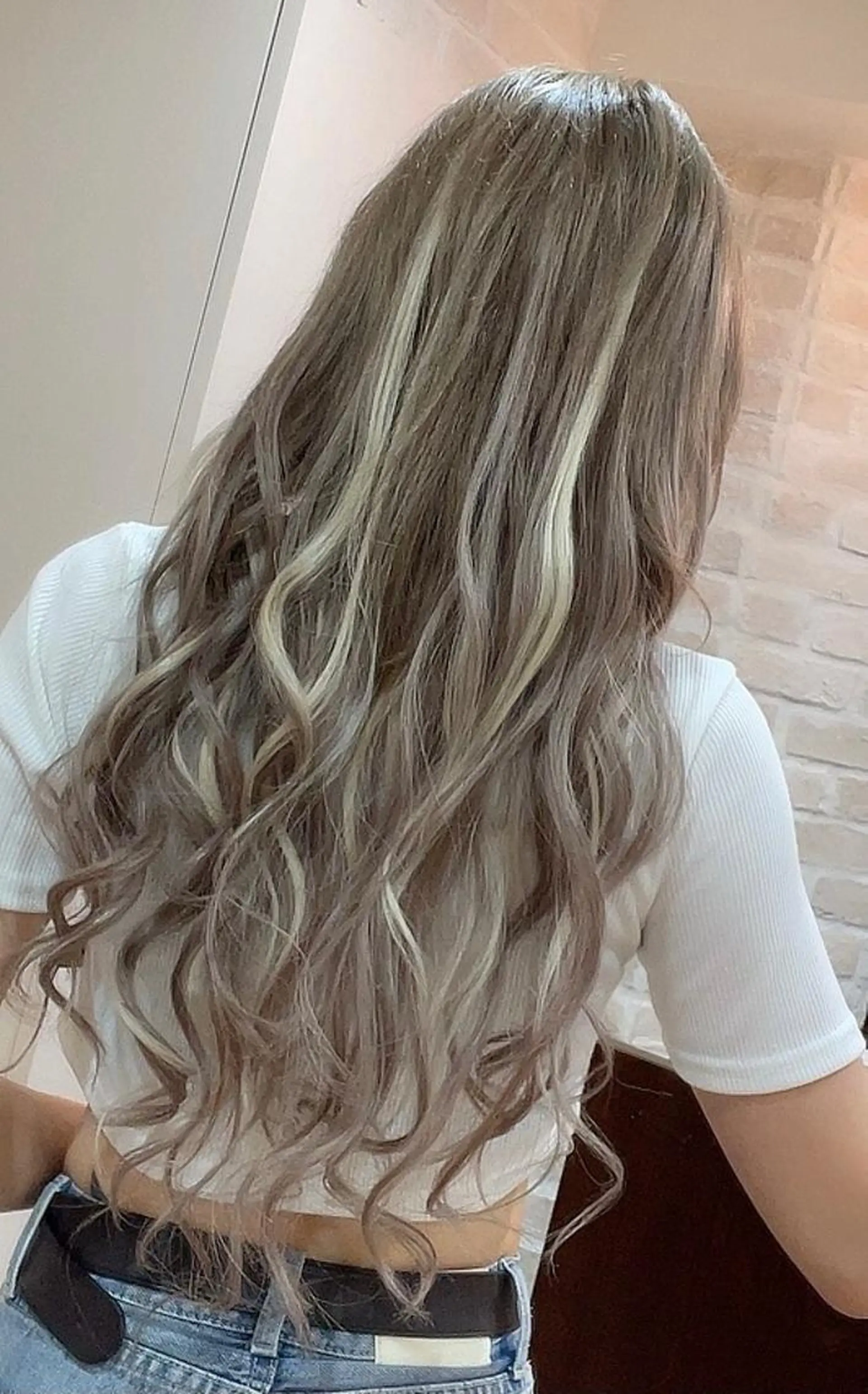 ロング カラー シールエクステ ベージュカラー ハイライトカラー エクステ ハイライト カット ヘアカラー トリートメント ヘアセット Aujua ソムリエ 勝又舞夏のヘアスタイル
