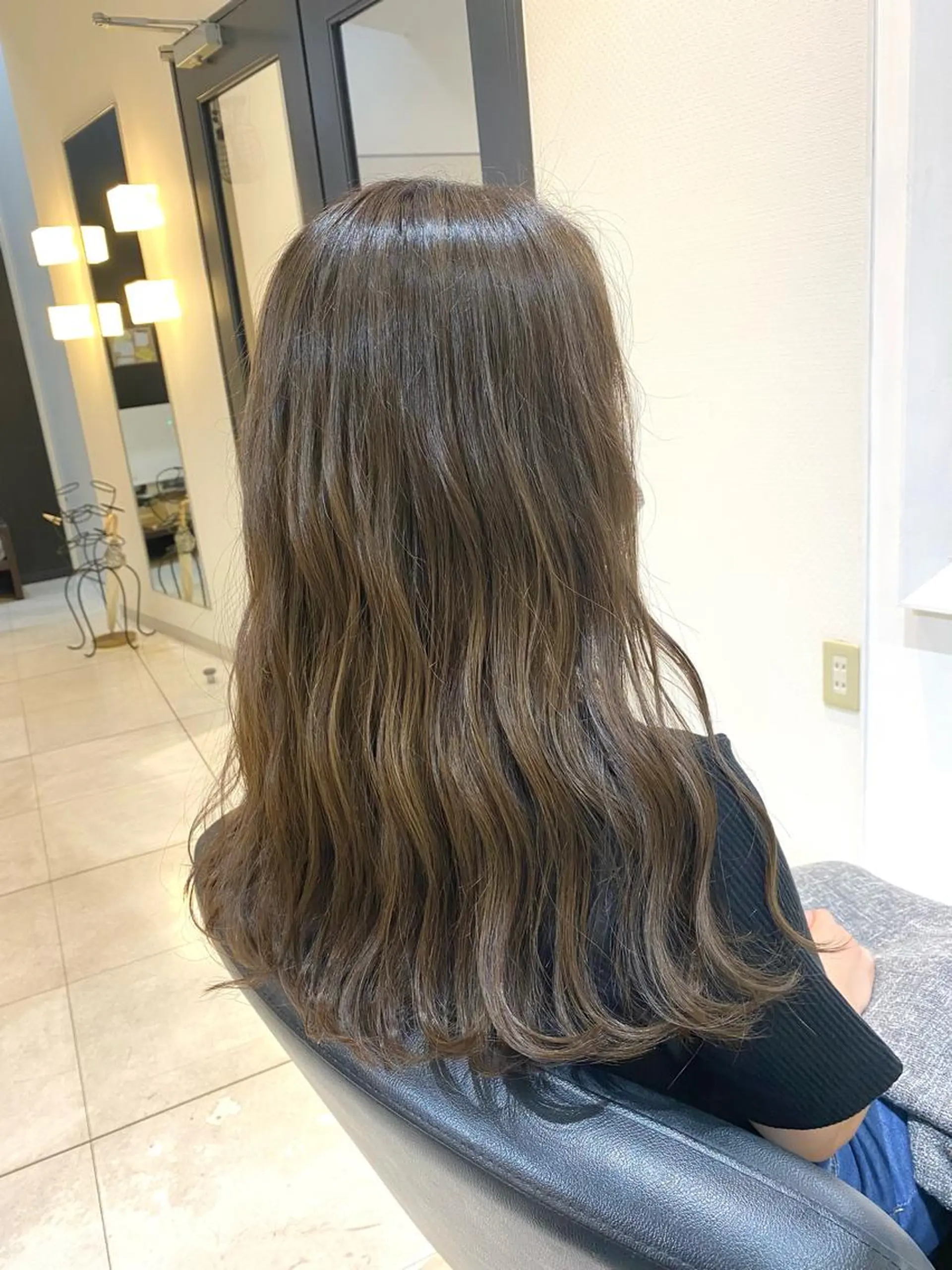 ロング カラー 透明感カラー グレージュ くさかみさき🌼暖色 /耳つぼ/オタク🌼のヘアスタイル