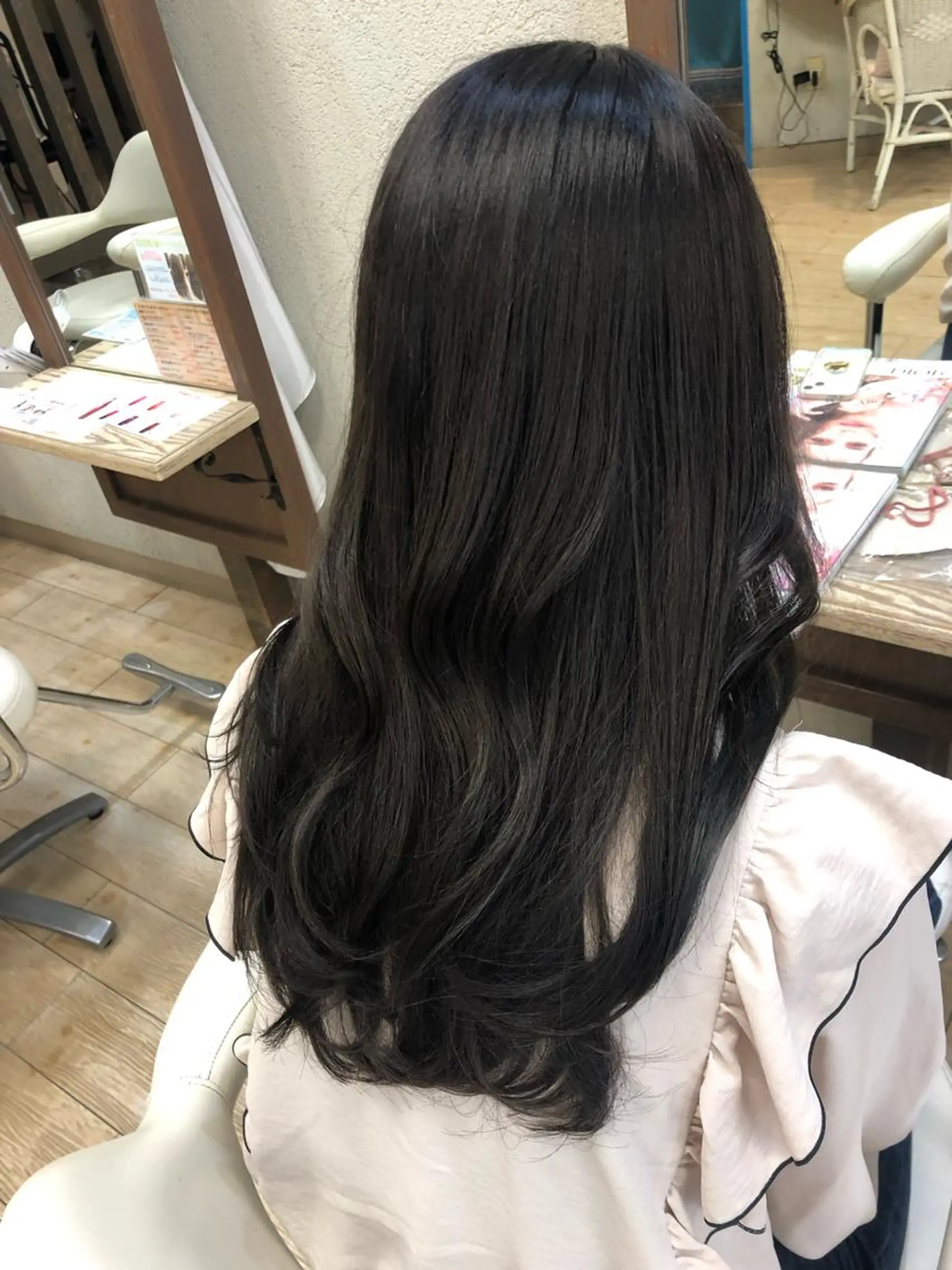 ロング カラー ブルーカラー グレージュ ヘアカラー トリートメント 阿部 美咲のヘアスタイル