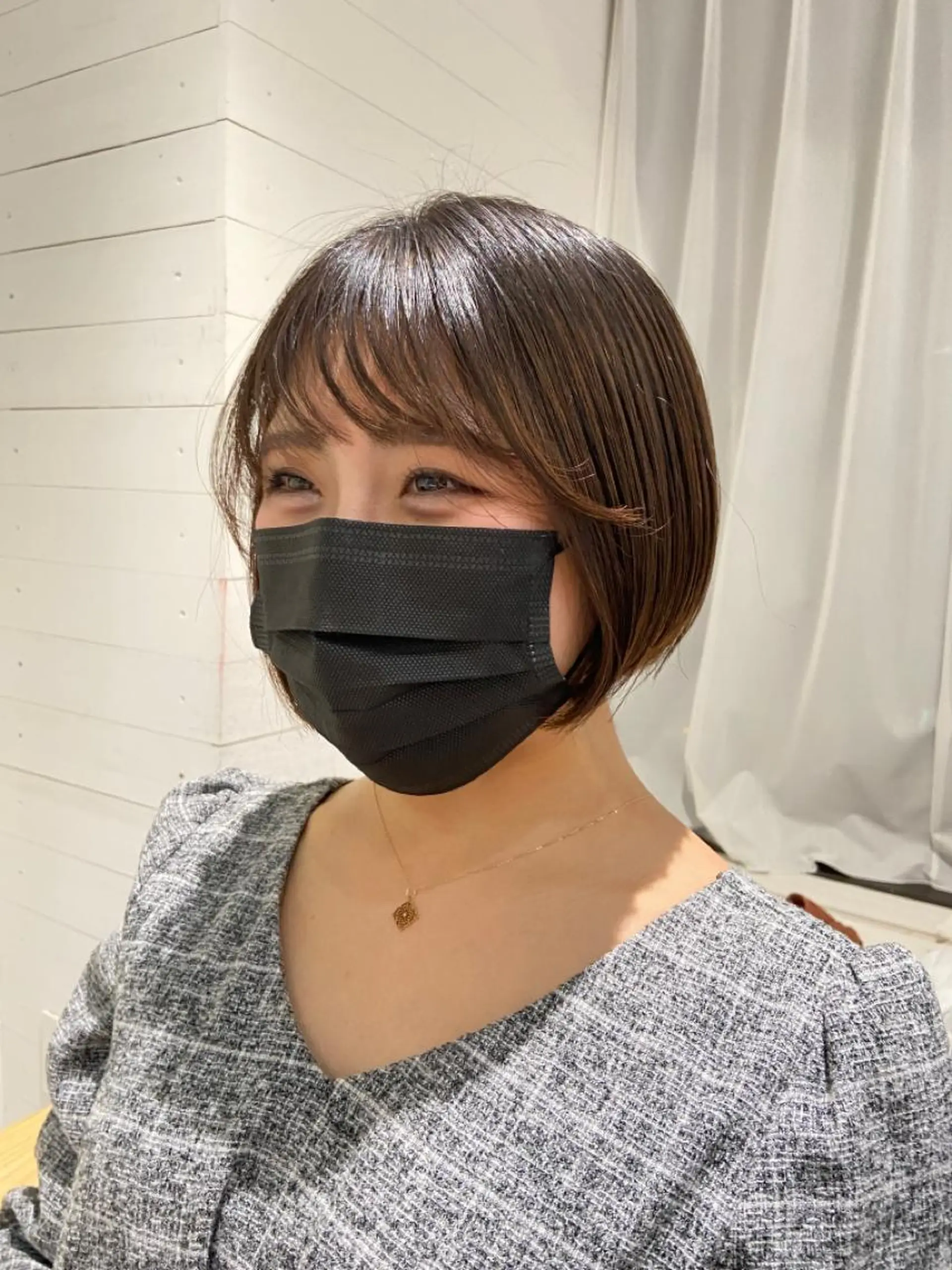 ショート AHNKISM所属・トレンドレイヤー/ 透明感カラーのヘアスタイル