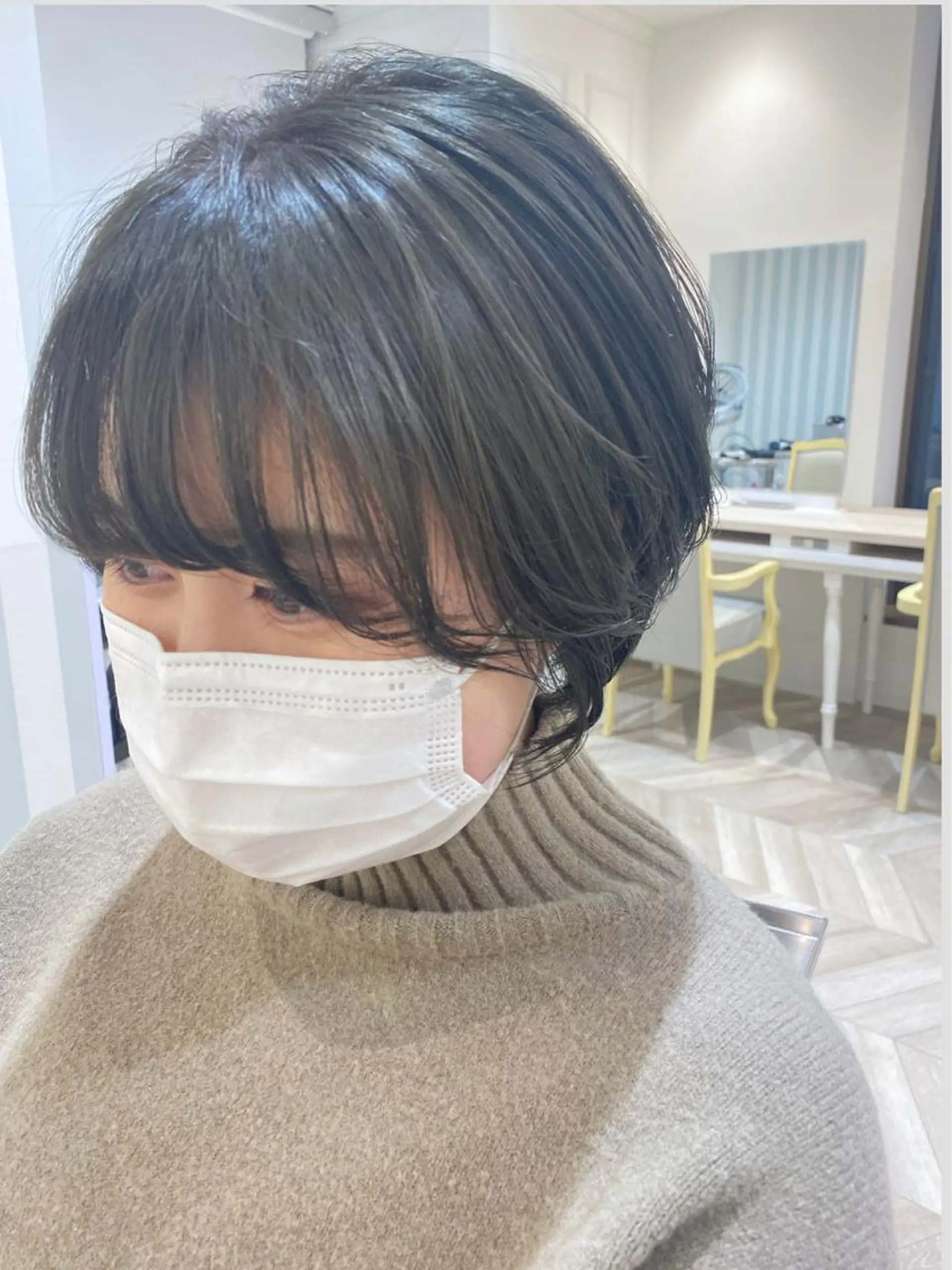 ショート カラー ブリーチ グレージュ オリーブグレージュ オリーブグレー ベージュ/インナー カラー🤍Rieのヘアスタイル