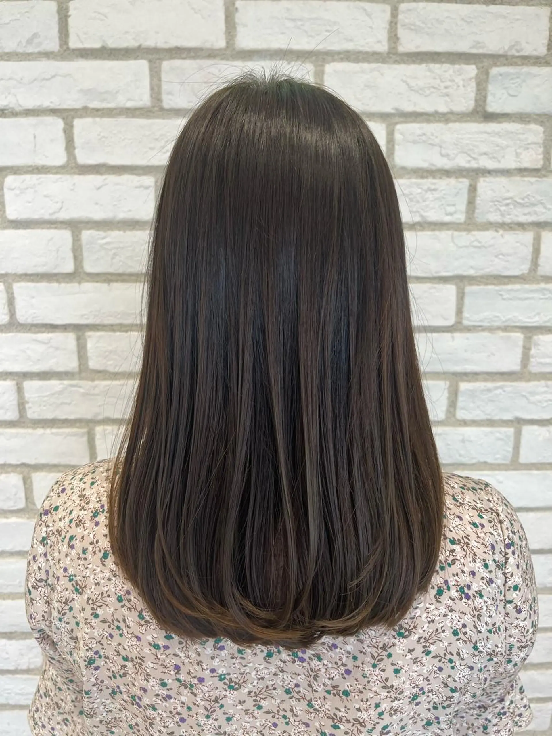 セミロング カラー ツヤ髪カラー💎 佐藤あきのヘアスタイル