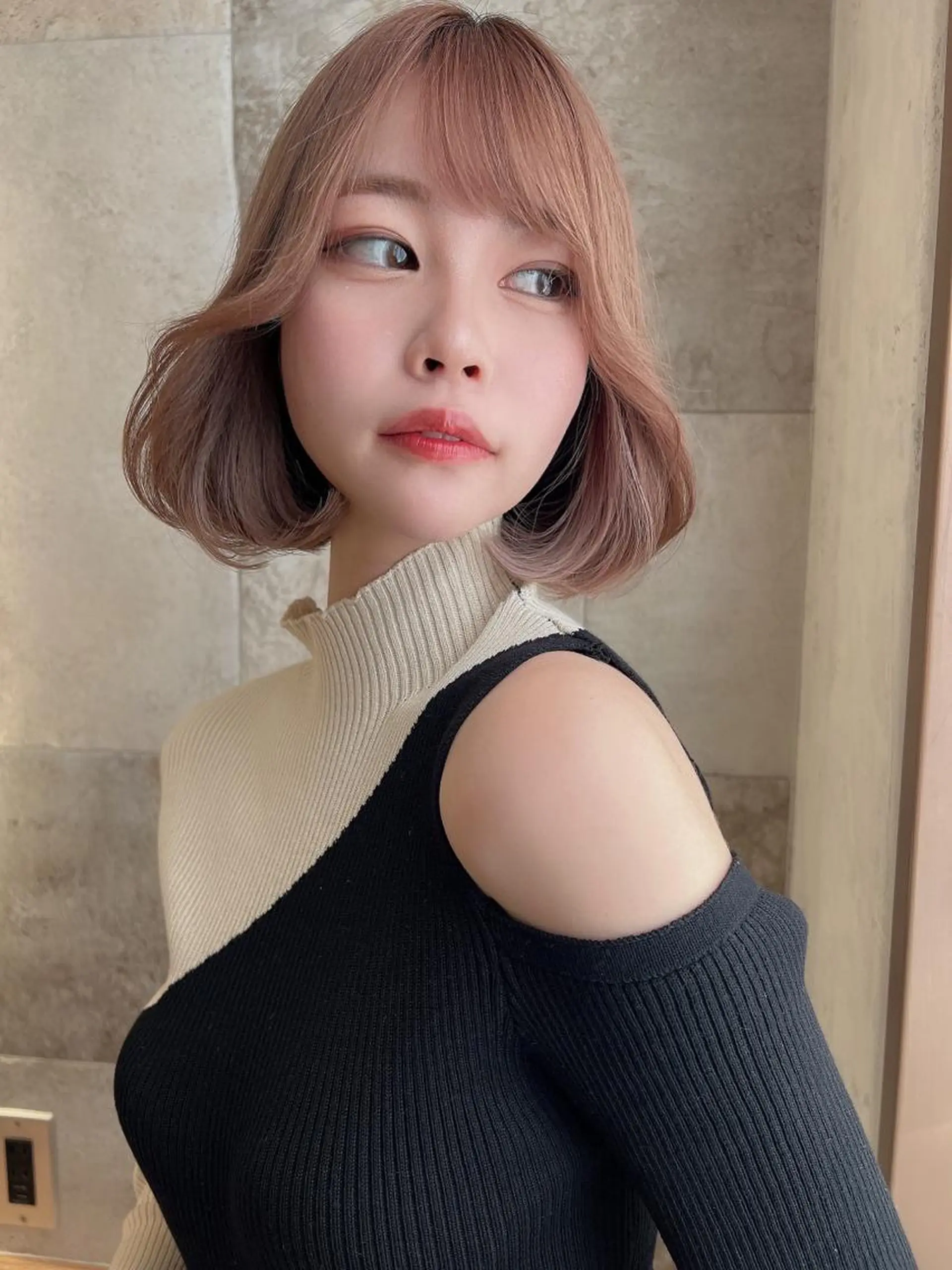 ミディアム ボブ ハイライト 髪質改善 韓国風ヘア 小顔カット ヘアカラー トリートメント 透明感カラー/カット 髪質改善/森栄範のヘアスタイル