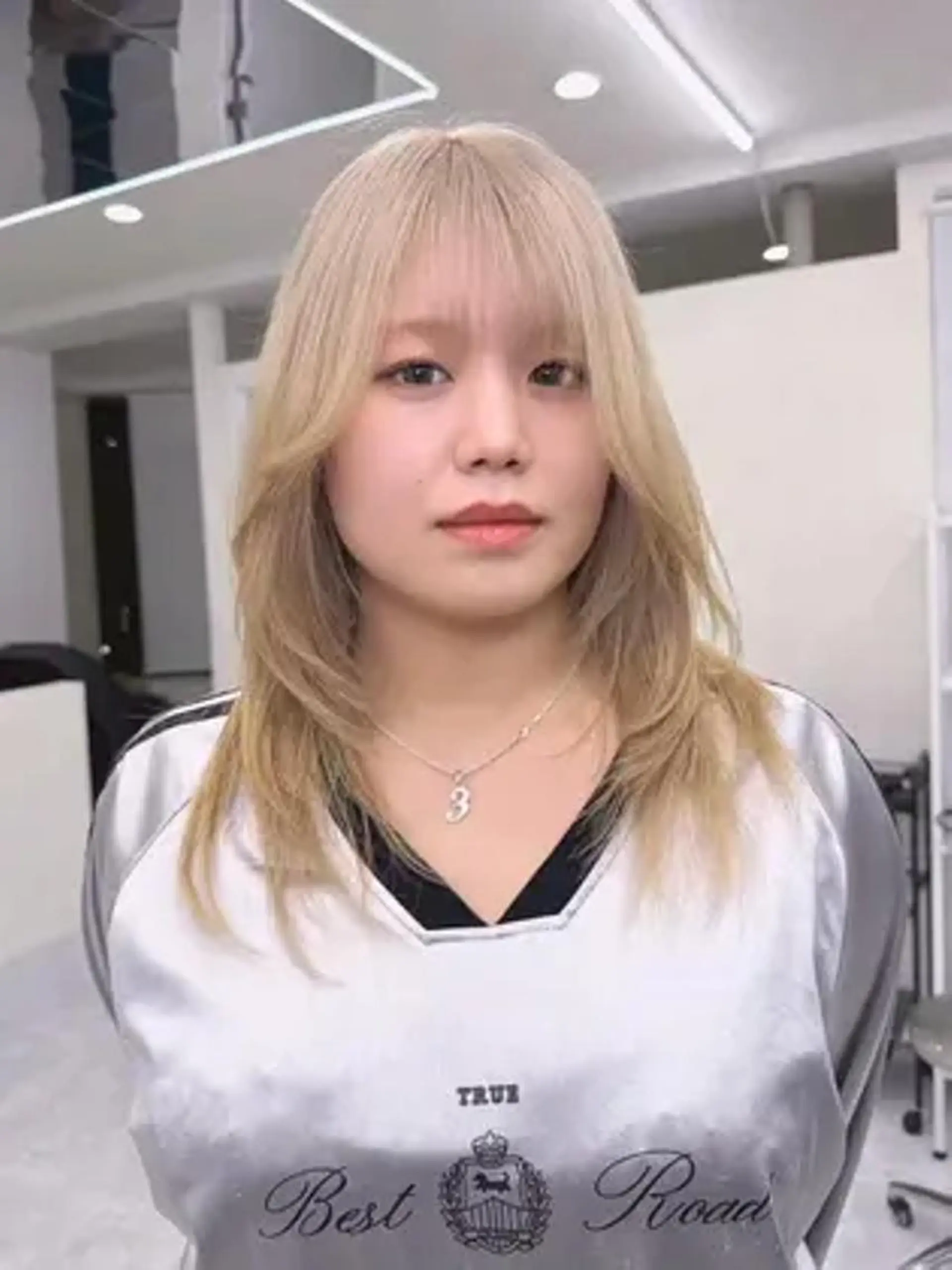 ロング カラー アディクシーカラー アッシュ バレイヤージュ ベージュカラー ブルーカラー 女性専用サロン梅田 髪質改善カラーakiのヘアスタイル