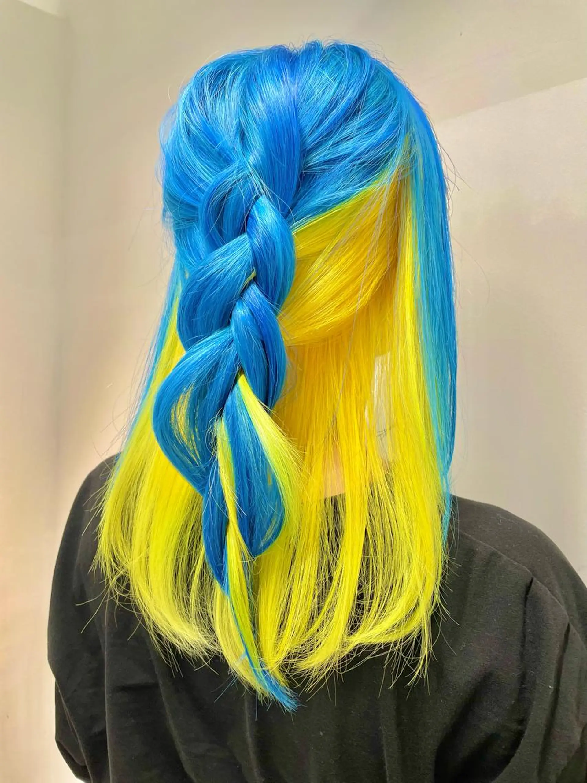 ミディアム カラー ヘアアレンジ ブリーチ ブルーカラー ケアブリーチ ダブルカラー インナーカラー ヘアカラー トリートメント 髪質改善×ハイトーン 中田啄也のヘアスタイル